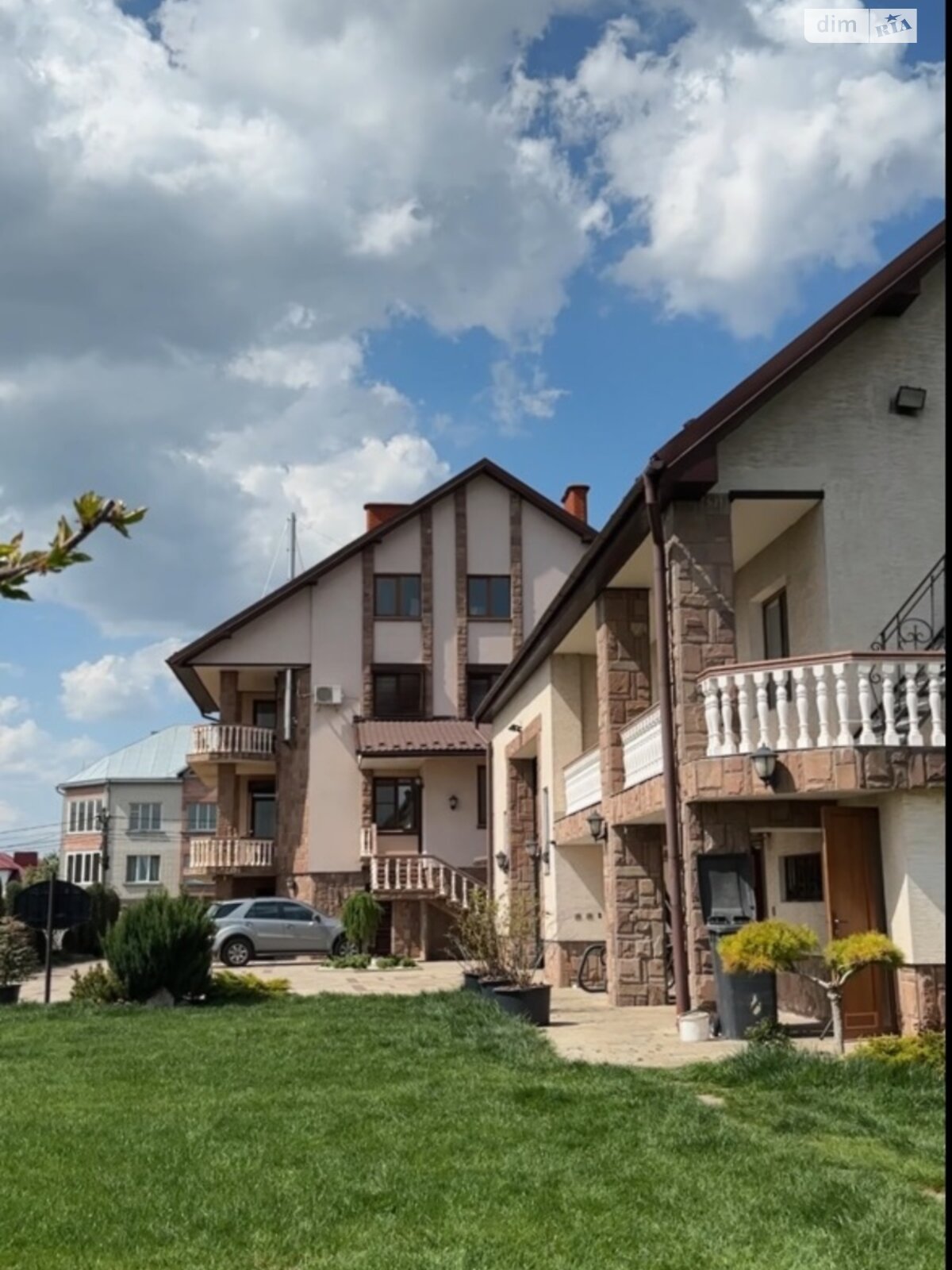 трехэтажный дом с балконом, 710.3 кв. м, керамический блок. Продажа в Байковцах фото 1 трехэтажный дом с балконом, 710.3 кв. м, керамический блок. Продажа в Байковцах фото 1