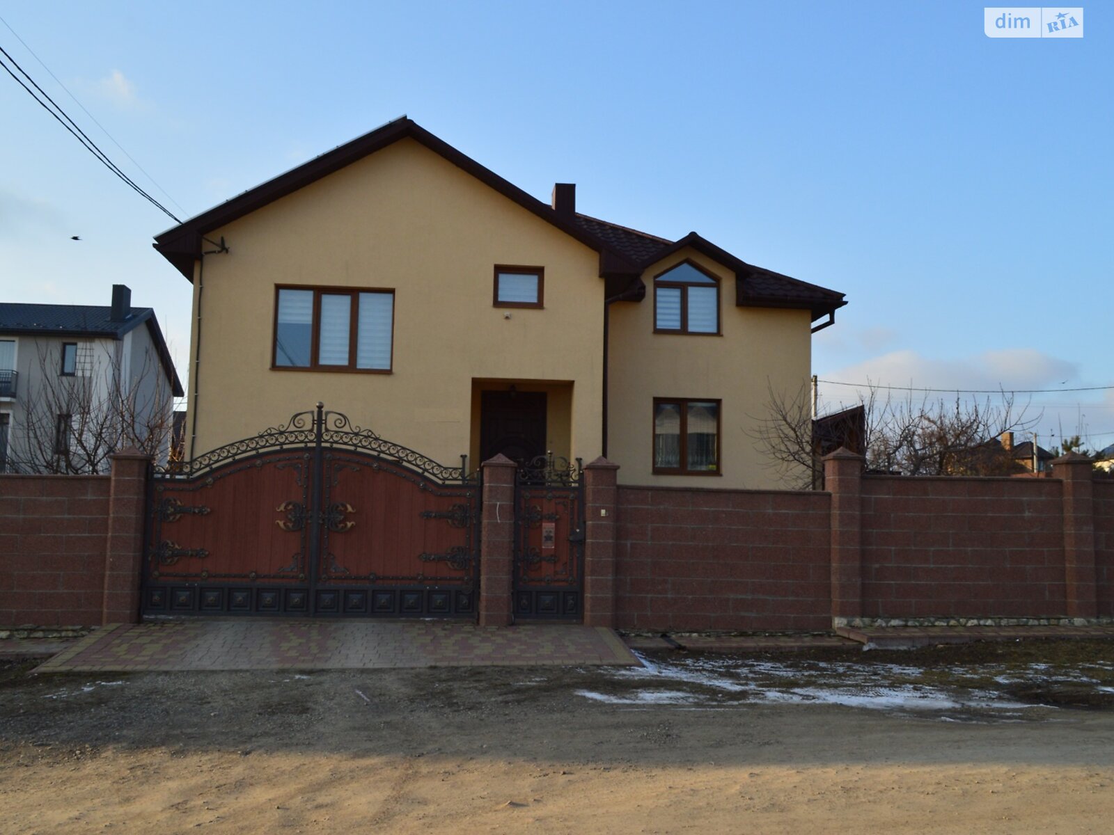 двухэтажный дом с гаражом, 248 кв. м, кирпич. Продажа в Гаях Чумаковых фото 1 двухэтажный дом с гаражом, 248 кв. м, кирпич. Продажа в Гаях Чумаковых фото 1