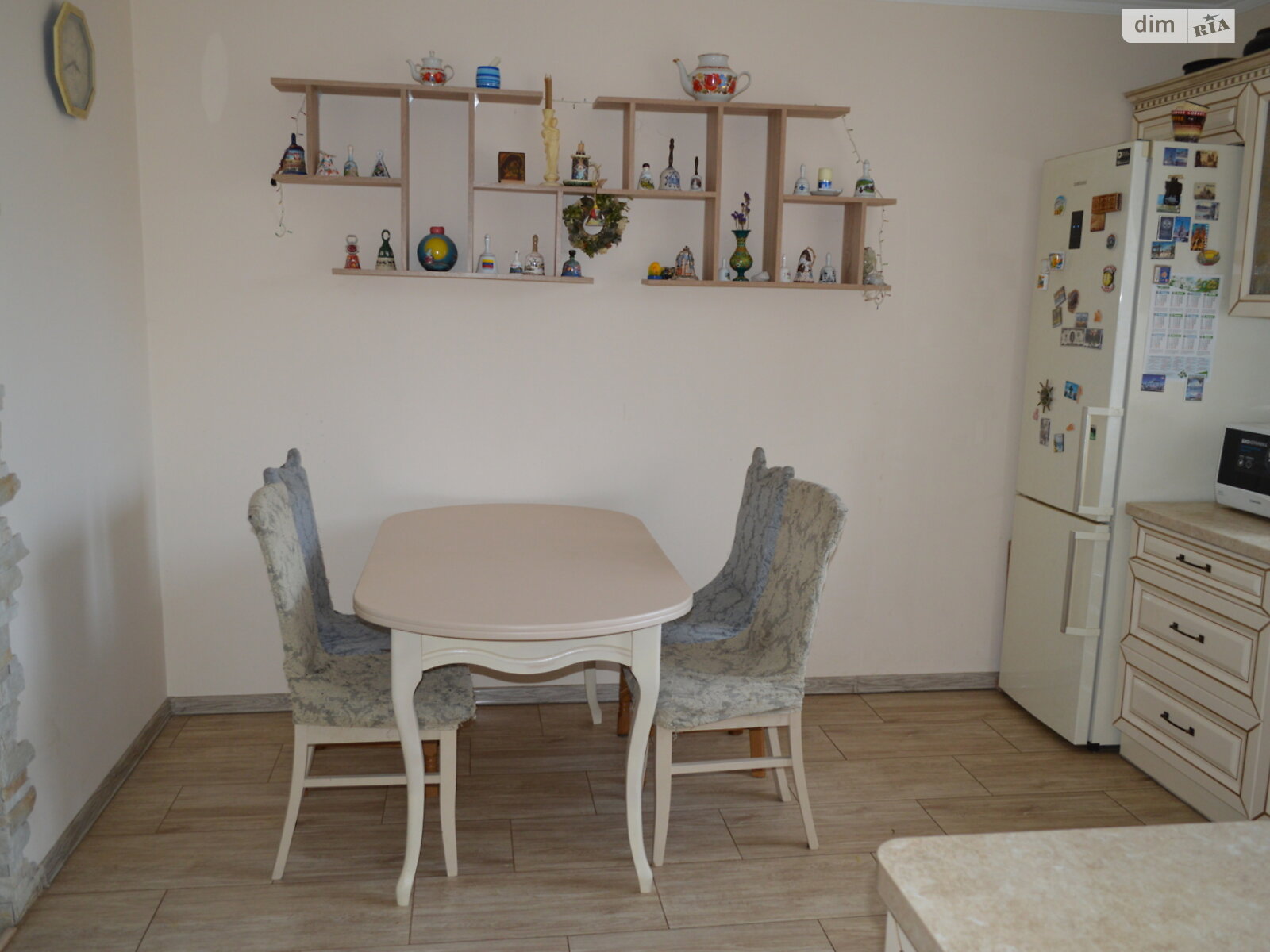 двухэтажный дом с гаражом, 248 кв. м, кирпич. Продажа в Гаях Чумаковых фото 1 двухэтажный дом с гаражом, 248 кв. м, кирпич. Продажа в Гаях Чумаковых фото 1