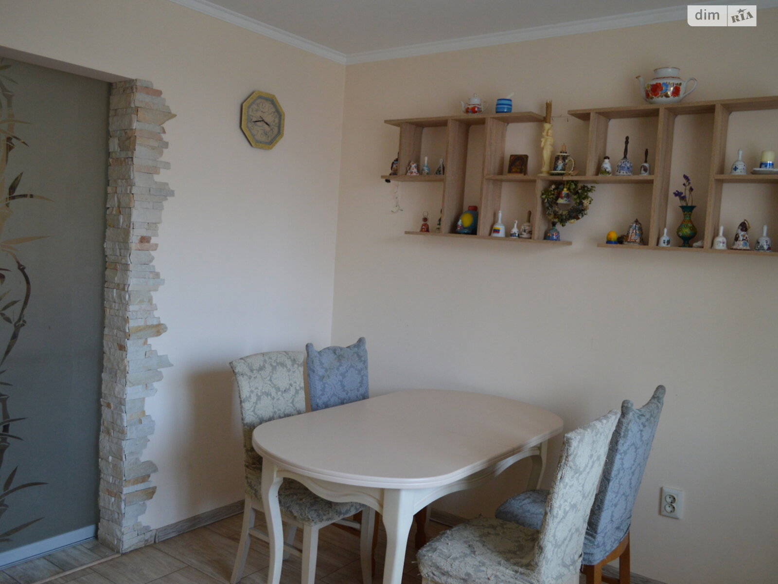 двухэтажный дом с гаражом, 248 кв. м, кирпич. Продажа в Гаях Чумаковых фото 1 двухэтажный дом с гаражом, 248 кв. м, кирпич. Продажа в Гаях Чумаковых фото 1