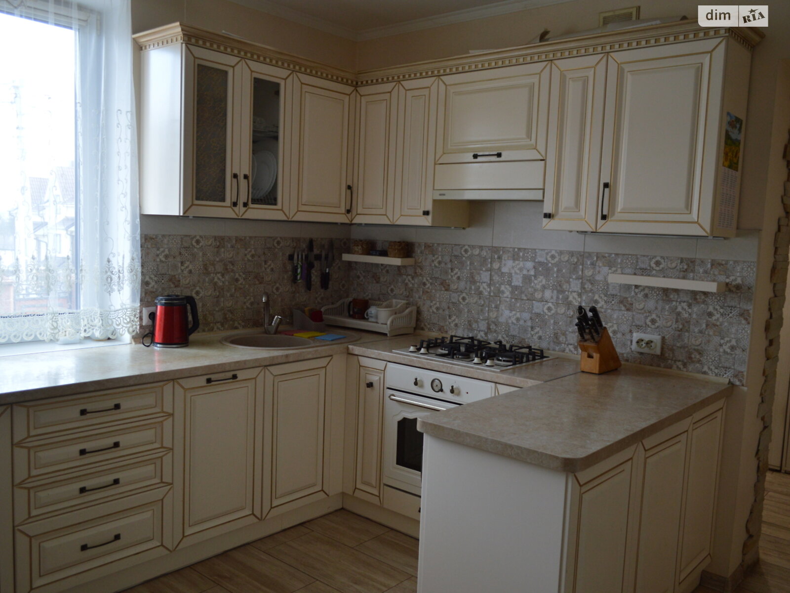 двухэтажный дом с гаражом, 248 кв. м, кирпич. Продажа в Гаях Чумаковых фото 1 двухэтажный дом с гаражом, 248 кв. м, кирпич. Продажа в Гаях Чумаковых фото 1