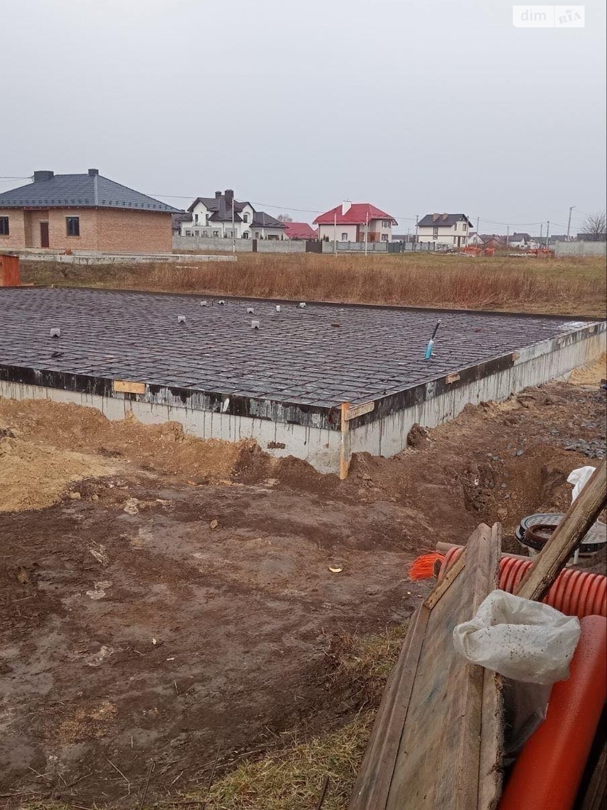 одноэтажный дом с гаражом, 120 кв. м, кирпич. Продажа в Белой Кринице фото 1