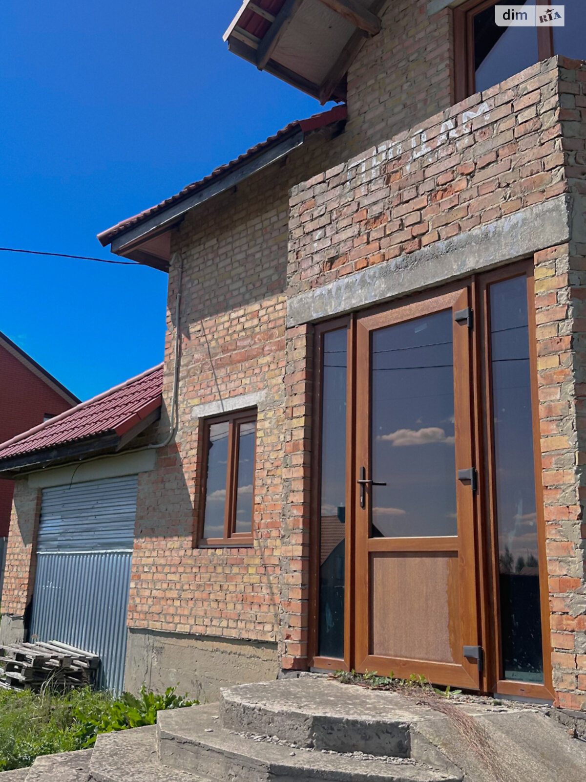 двухэтажный дом с гаражом, 215 кв. м, кирпич. Продажа в Белой Кринице фото 1 двухэтажный дом с гаражом, 215 кв. м, кирпич. Продажа в Белой Кринице фото 1