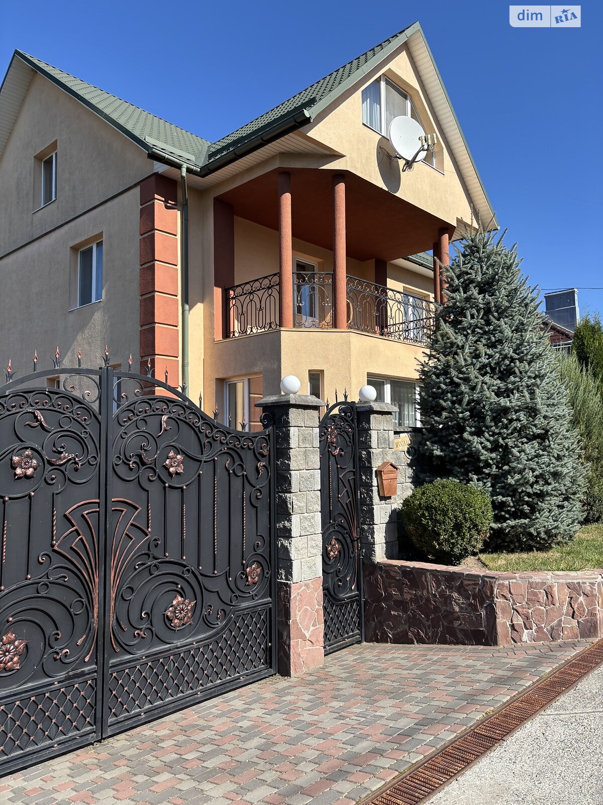 трехэтажный дом с гаражом, 267.8 кв. м, кирпич. Продажа в Белой Кринице фото 1 трехэтажный дом с гаражом, 267.8 кв. м, кирпич. Продажа в Белой Кринице фото 1