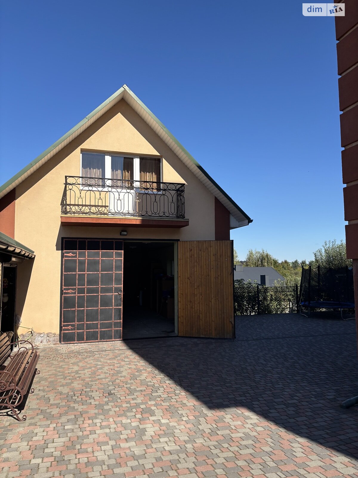 трехэтажный дом с гаражом, 267.8 кв. м, кирпич. Продажа в Белой Кринице фото 1 трехэтажный дом с гаражом, 267.8 кв. м, кирпич. Продажа в Белой Кринице фото 1