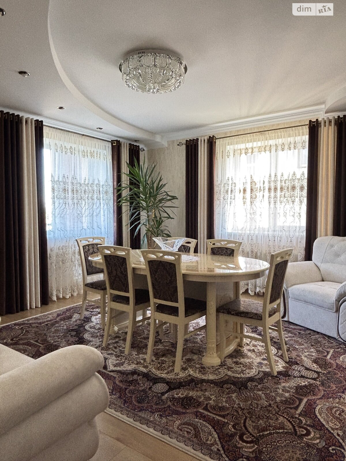 трехэтажный дом с гаражом, 267.8 кв. м, кирпич. Продажа в Белой Кринице фото 1 трехэтажный дом с гаражом, 267.8 кв. м, кирпич. Продажа в Белой Кринице фото 1