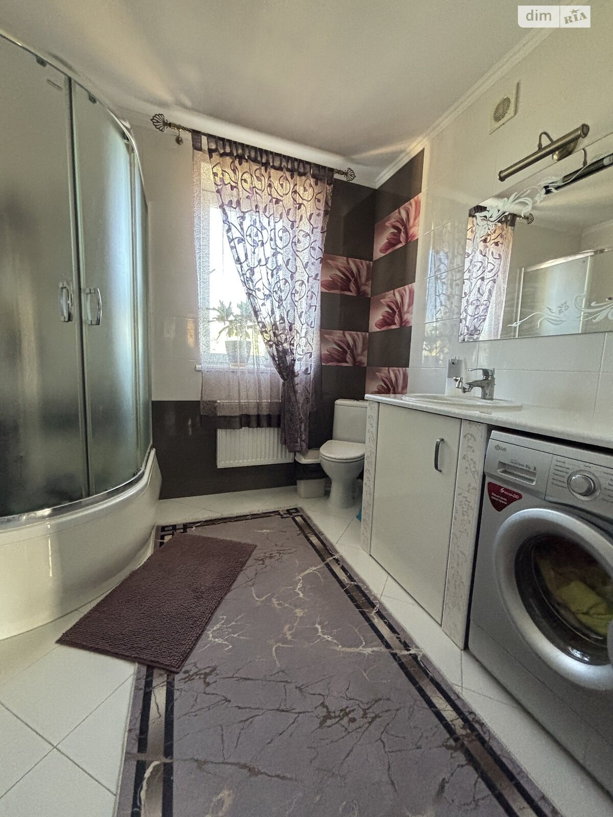 трехэтажный дом с гаражом, 267.8 кв. м, кирпич. Продажа в Белой Кринице фото 1 трехэтажный дом с гаражом, 267.8 кв. м, кирпич. Продажа в Белой Кринице фото 1