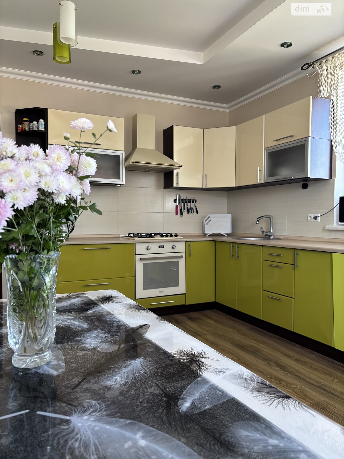 трехэтажный дом с гаражом, 267.8 кв. м, кирпич. Продажа в Белой Кринице фото 1 трехэтажный дом с гаражом, 267.8 кв. м, кирпич. Продажа в Белой Кринице фото 1