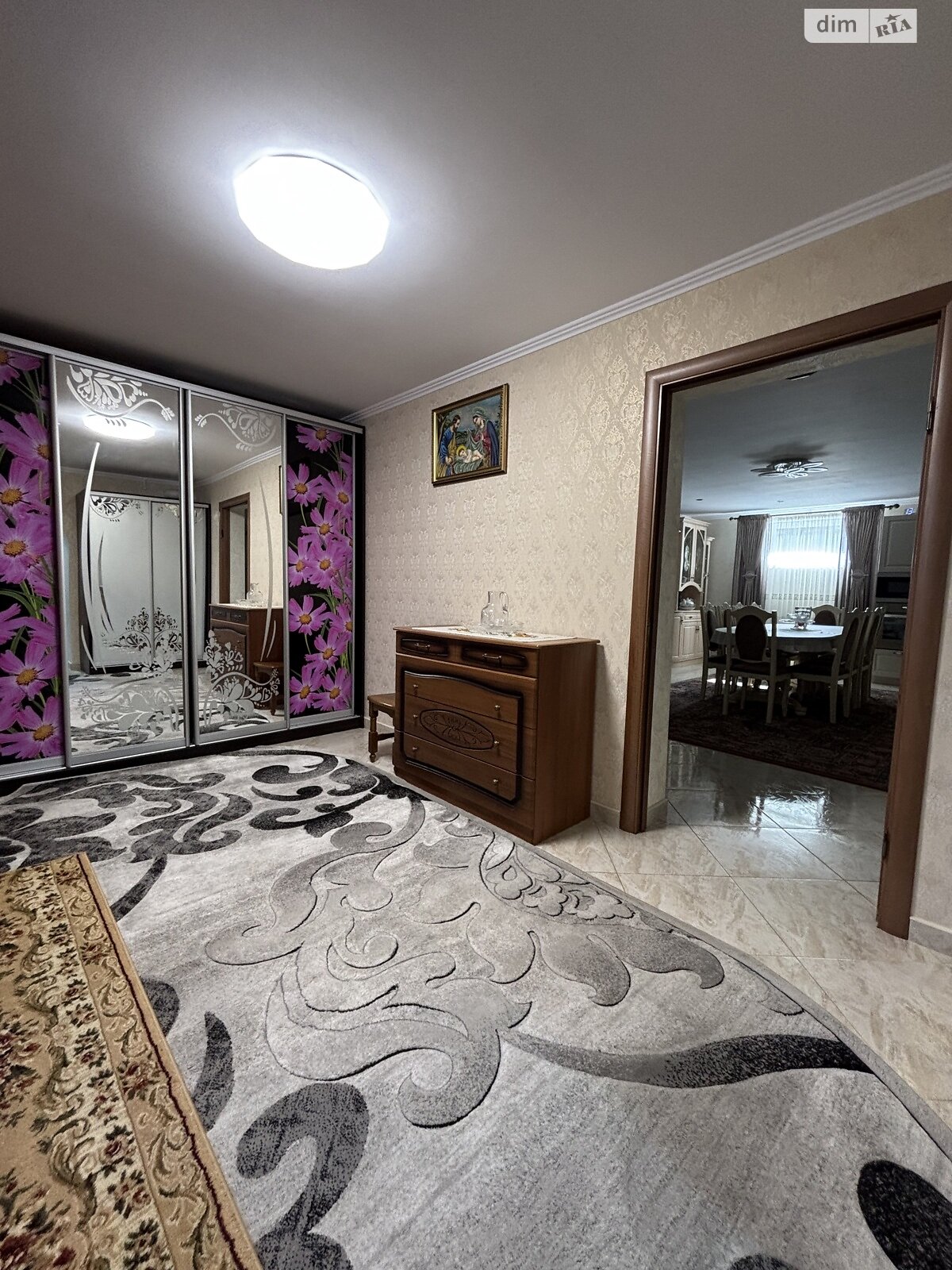 трехэтажный дом с гаражом, 267.8 кв. м, кирпич. Продажа в Белой Кринице фото 1 трехэтажный дом с гаражом, 267.8 кв. м, кирпич. Продажа в Белой Кринице фото 1