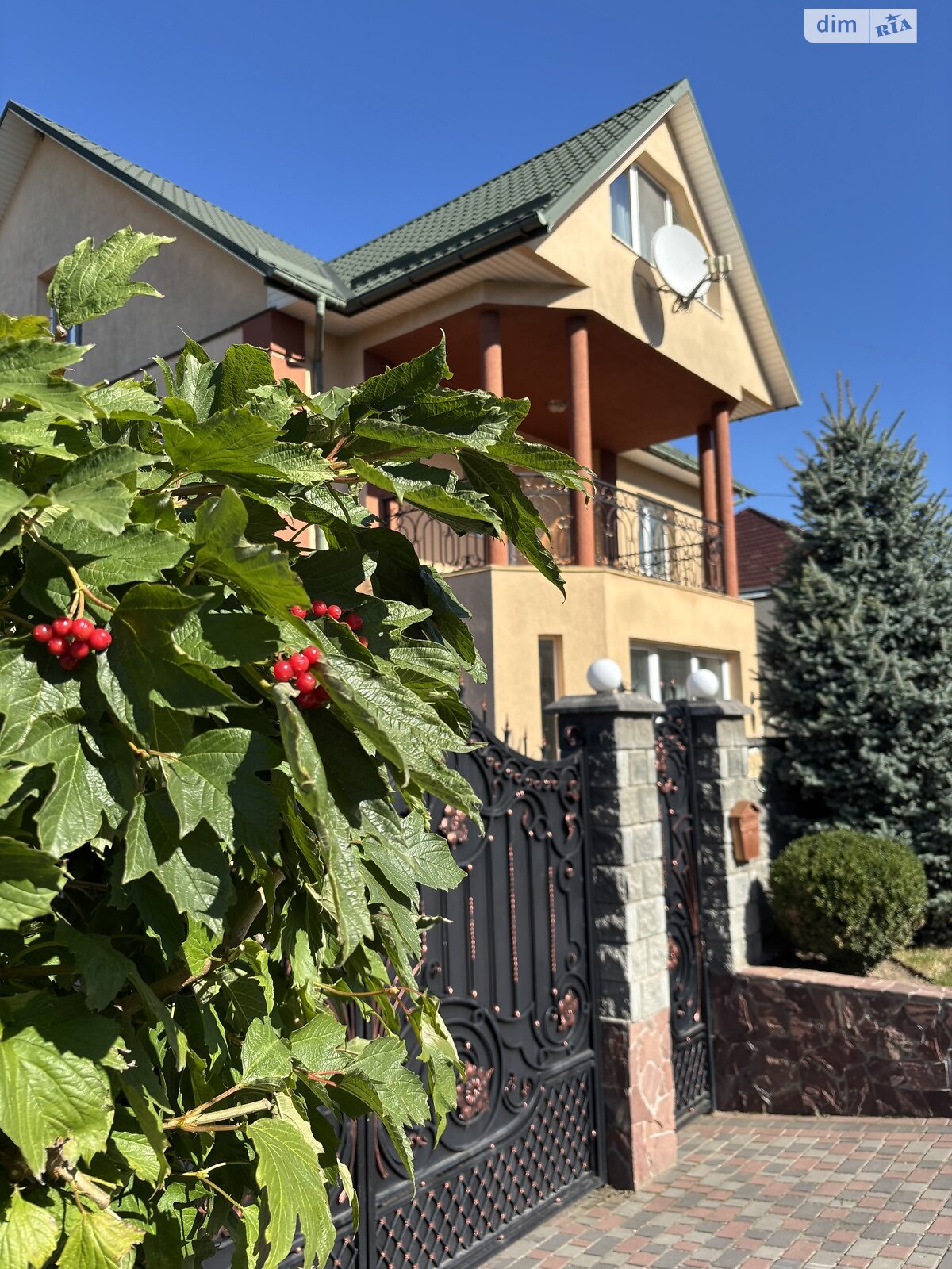 трехэтажный дом с гаражом, 267.8 кв. м, кирпич. Продажа в Белой Кринице фото 1 трехэтажный дом с гаражом, 267.8 кв. м, кирпич. Продажа в Белой Кринице фото 1