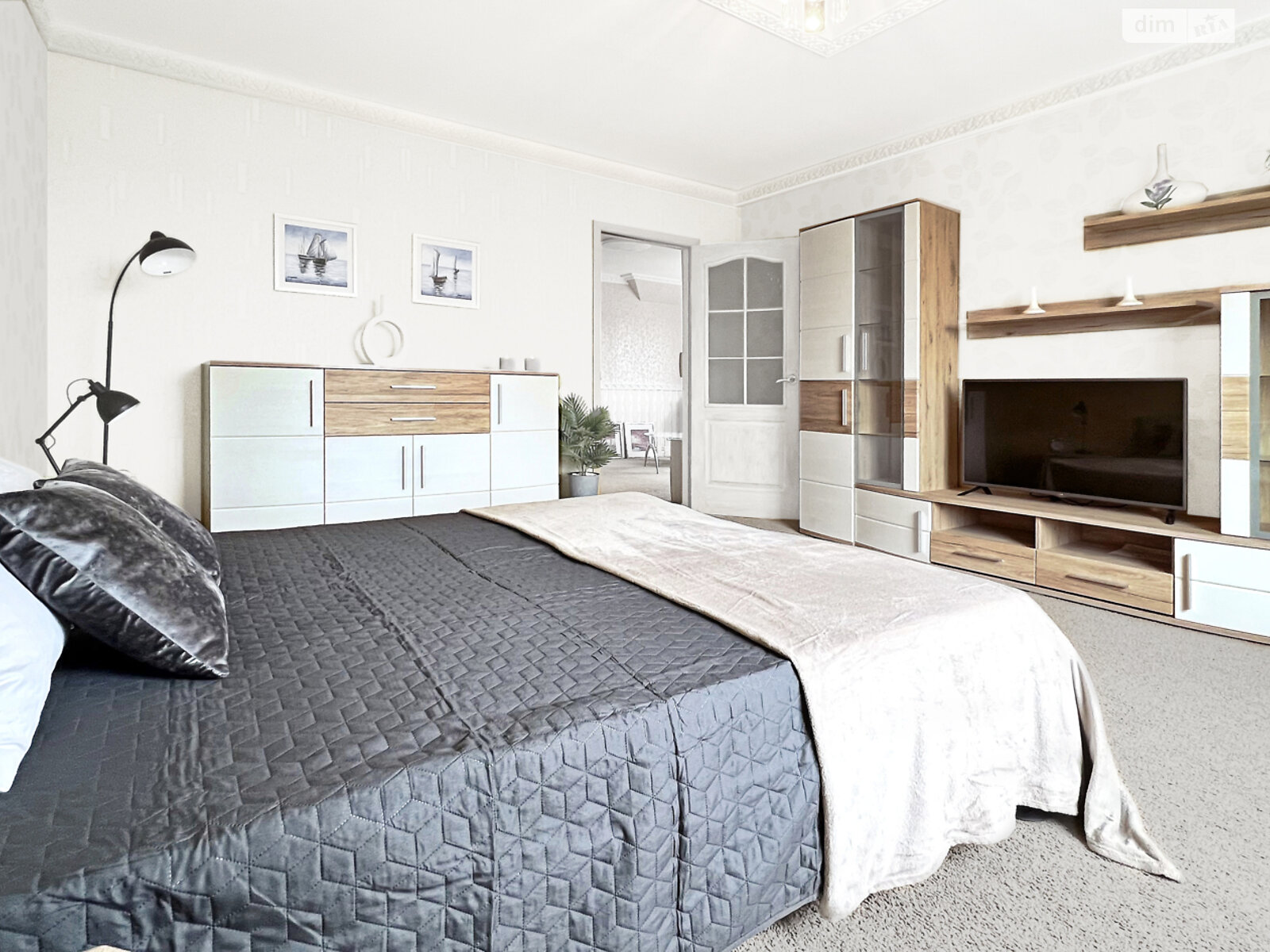 трехэтажный дом с балконом, 341.7 кв. м, керамический кирпич. Продажа в Белой Церкви район Таращанский фото 1 трехэтажный дом с балконом, 341.7 кв. м, керамический кирпич. Продажа в Белой Церкви район Таращанский фото 1
