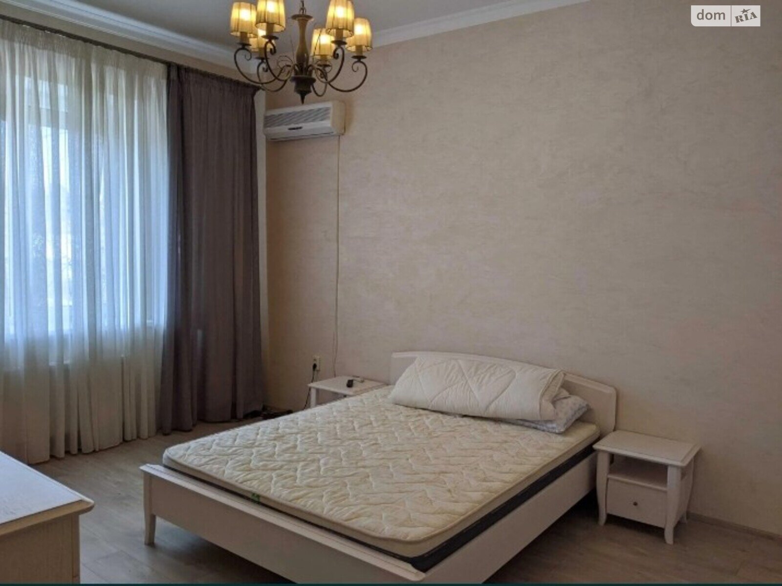 трехэтажный дом, 300 кв. м, кирпич. Продажа в Затоке фото 1