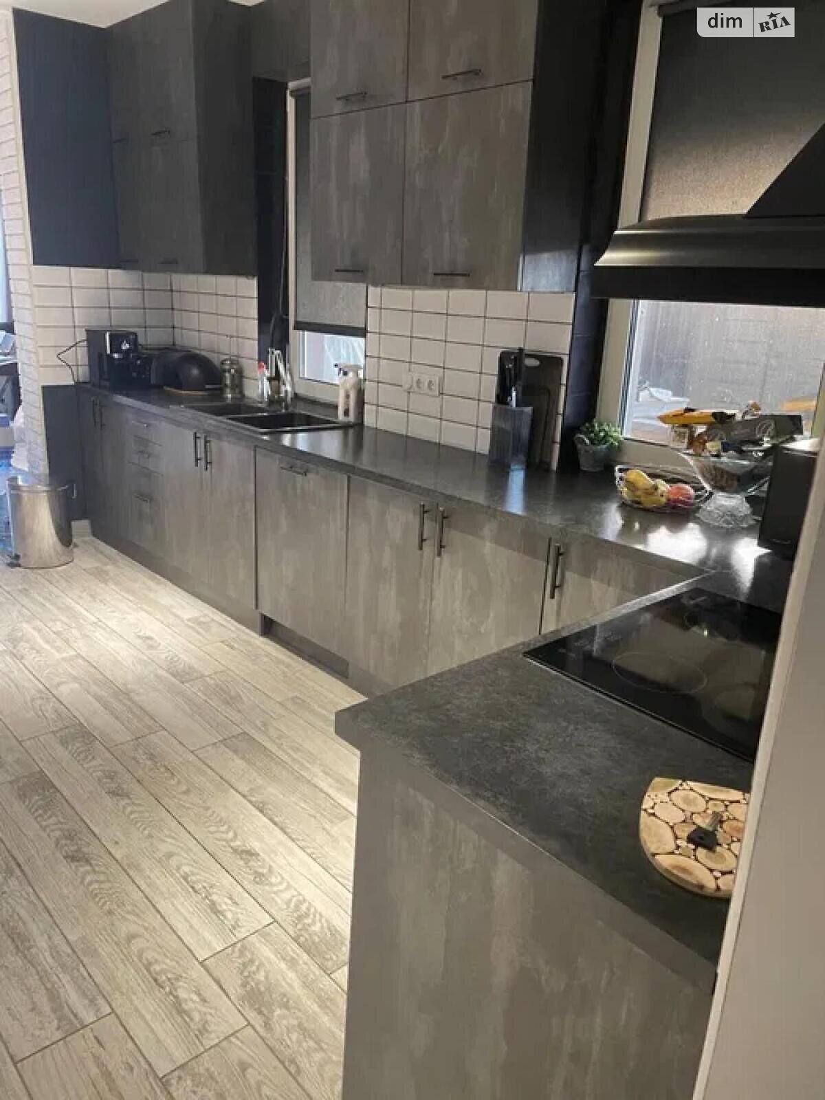 трехэтажный дом, 180 кв. м, кирпич. Продажа в Белогородке фото 1 трехэтажный дом, 180 кв. м, кирпич. Продажа в Белогородке фото 1