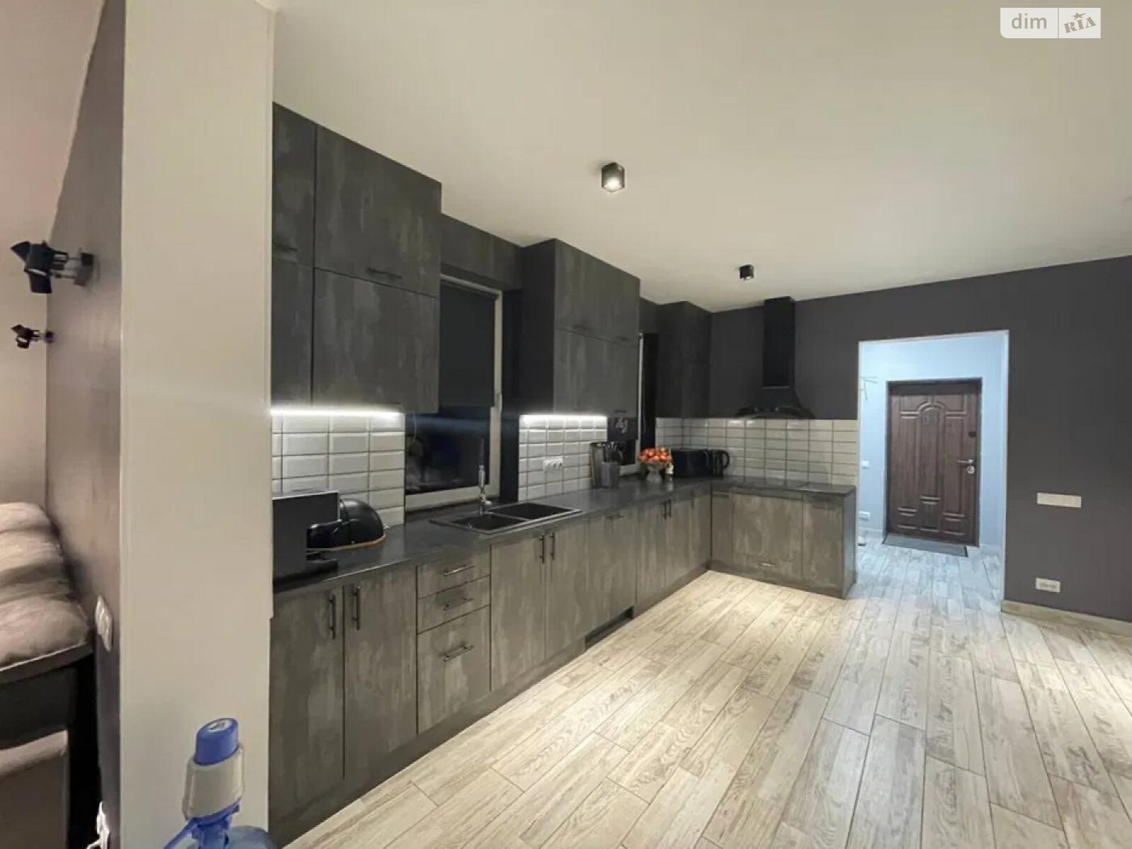 трехэтажный дом, 180 кв. м, кирпич. Продажа в Белогородке фото 1 трехэтажный дом, 180 кв. м, кирпич. Продажа в Белогородке фото 1