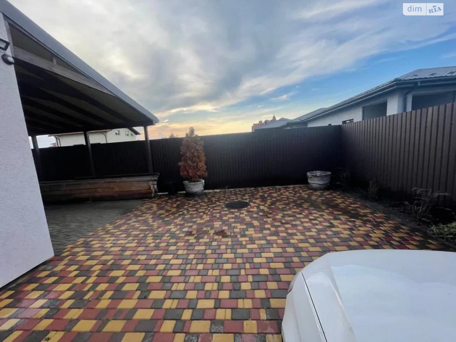 трехэтажный дом, 180 кв. м, кирпич. Продажа в Белогородке фото 1 трехэтажный дом, 180 кв. м, кирпич. Продажа в Белогородке фото 1