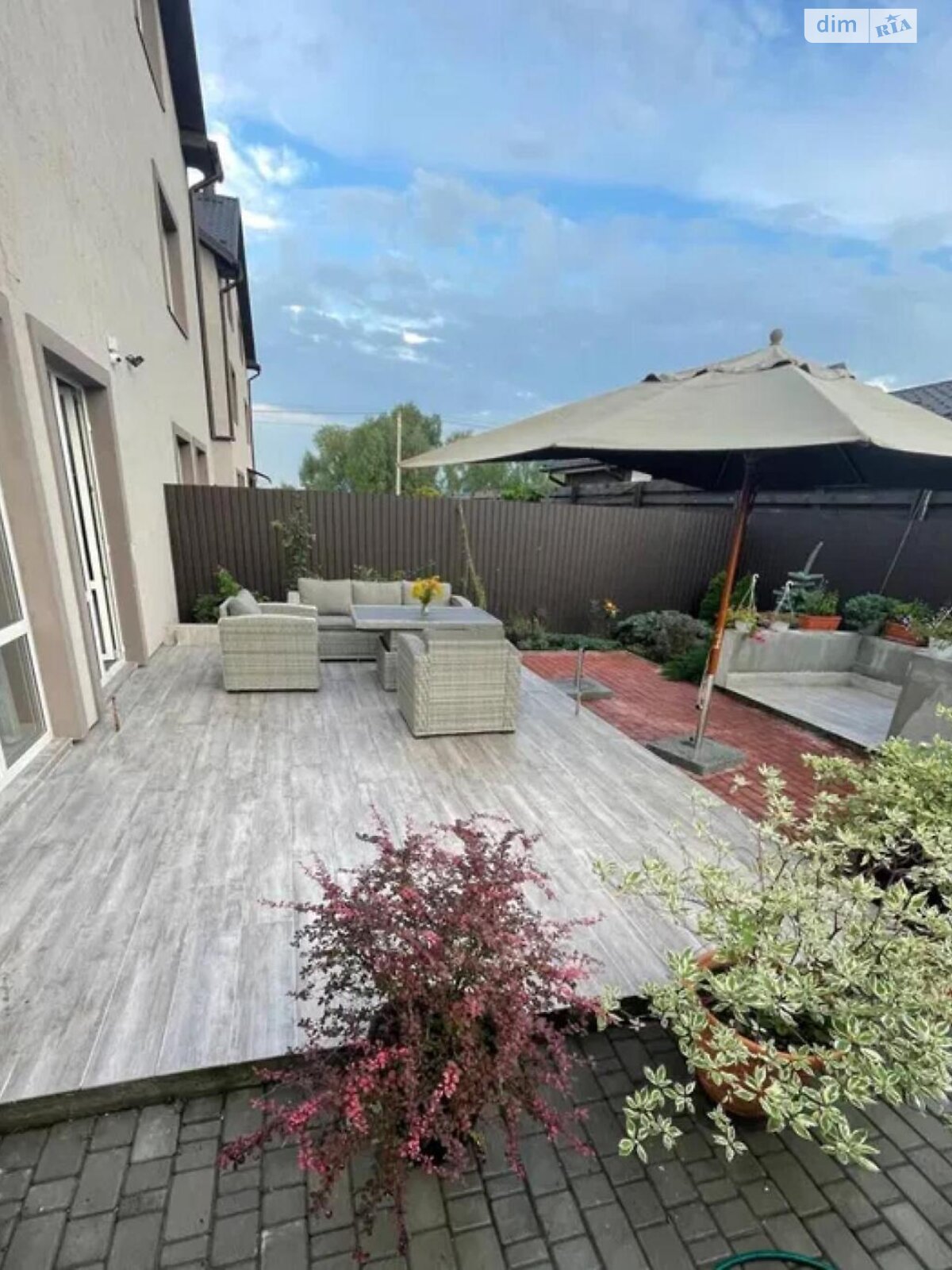 трехэтажный дом, 180 кв. м, кирпич. Продажа в Белогородке фото 1 трехэтажный дом, 180 кв. м, кирпич. Продажа в Белогородке фото 1