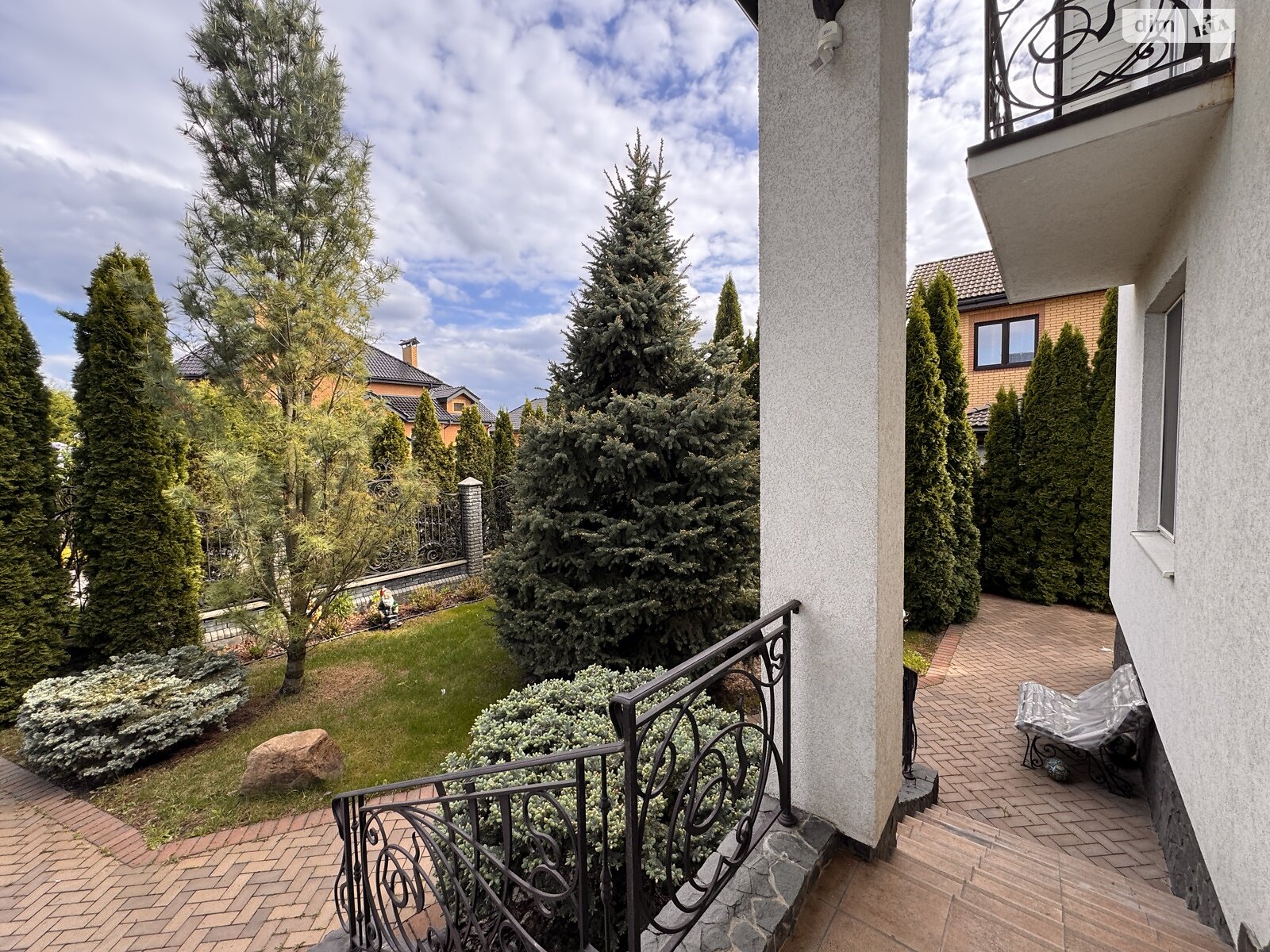 двухэтажный дом с верандой, 490 кв. м, кирпич. Продажа в Белогородке фото 1 двухэтажный дом с верандой, 490 кв. м, кирпич. Продажа в Белогородке фото 1