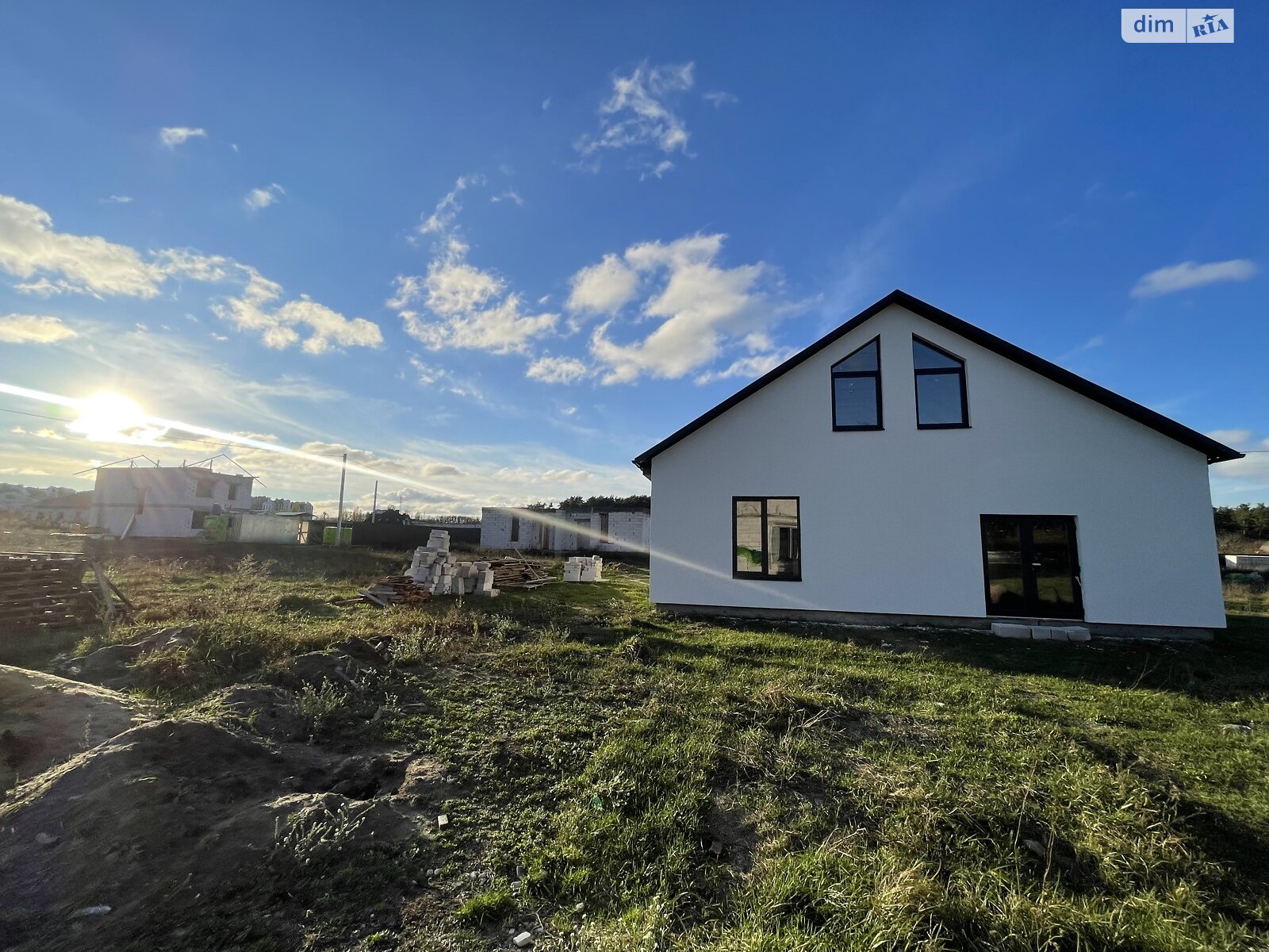 двухэтажный дом с мансардой, 140 кв. м, газобетон. Продажа в Белогородке фото 1 двухэтажный дом с мансардой, 140 кв. м, газобетон. Продажа в Белогородке фото 1