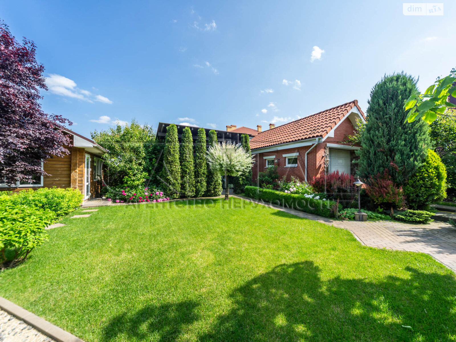 двухэтажный дом с верандой, 229.4 кв. м, кирпич. Продажа в Белогородке фото 1 двухэтажный дом с верандой, 229.4 кв. м, кирпич. Продажа в Белогородке фото 1