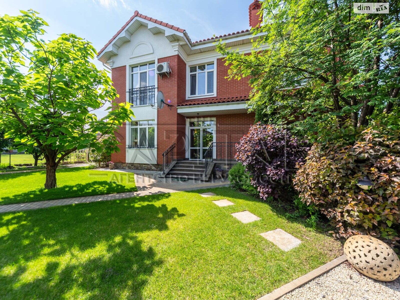 двухэтажный дом с верандой, 229.4 кв. м, кирпич. Продажа в Белогородке фото 1 двухэтажный дом с верандой, 229.4 кв. м, кирпич. Продажа в Белогородке фото 1