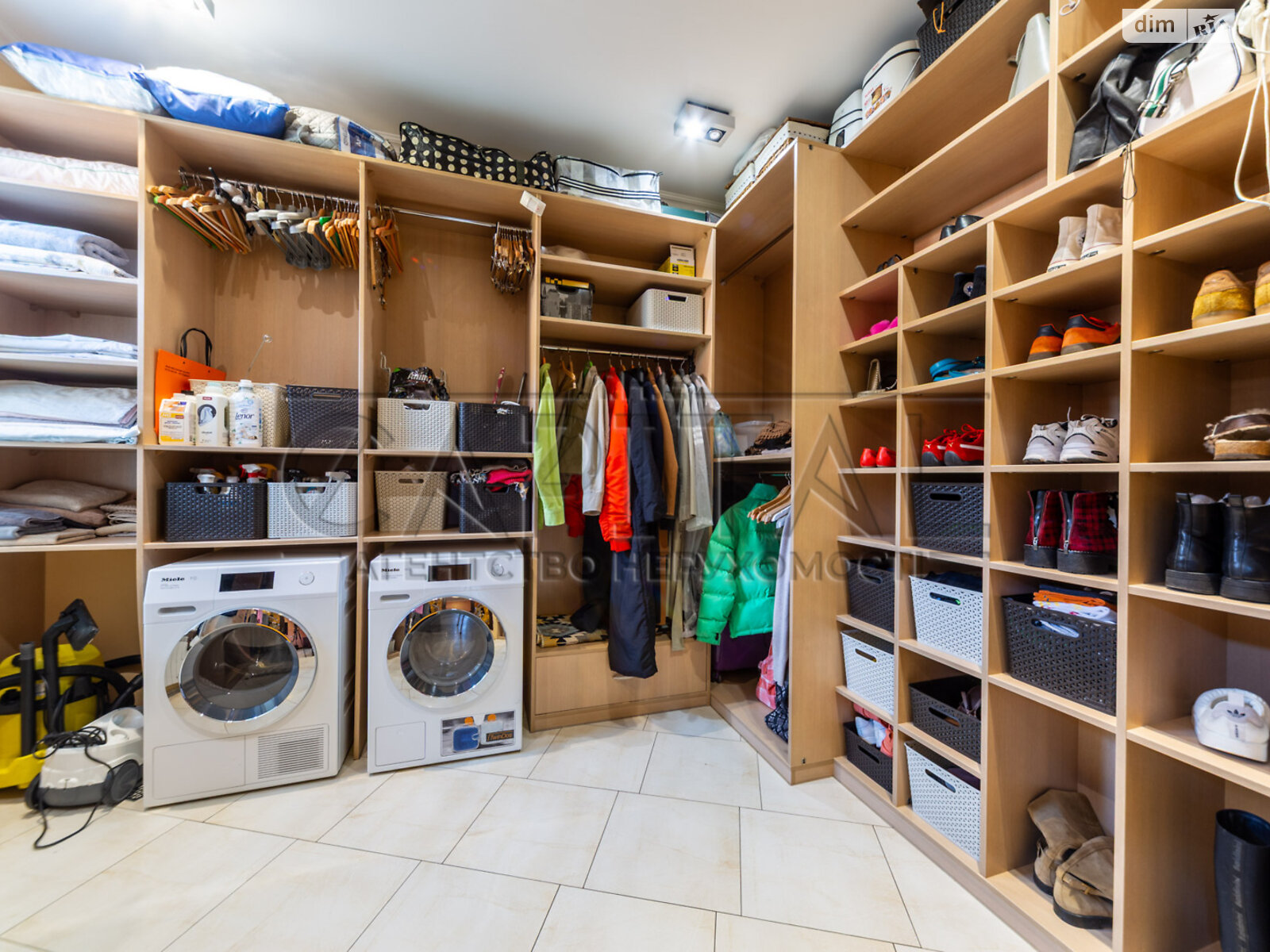 двухэтажный дом с верандой, 229.4 кв. м, кирпич. Продажа в Белогородке фото 1 двухэтажный дом с верандой, 229.4 кв. м, кирпич. Продажа в Белогородке фото 1