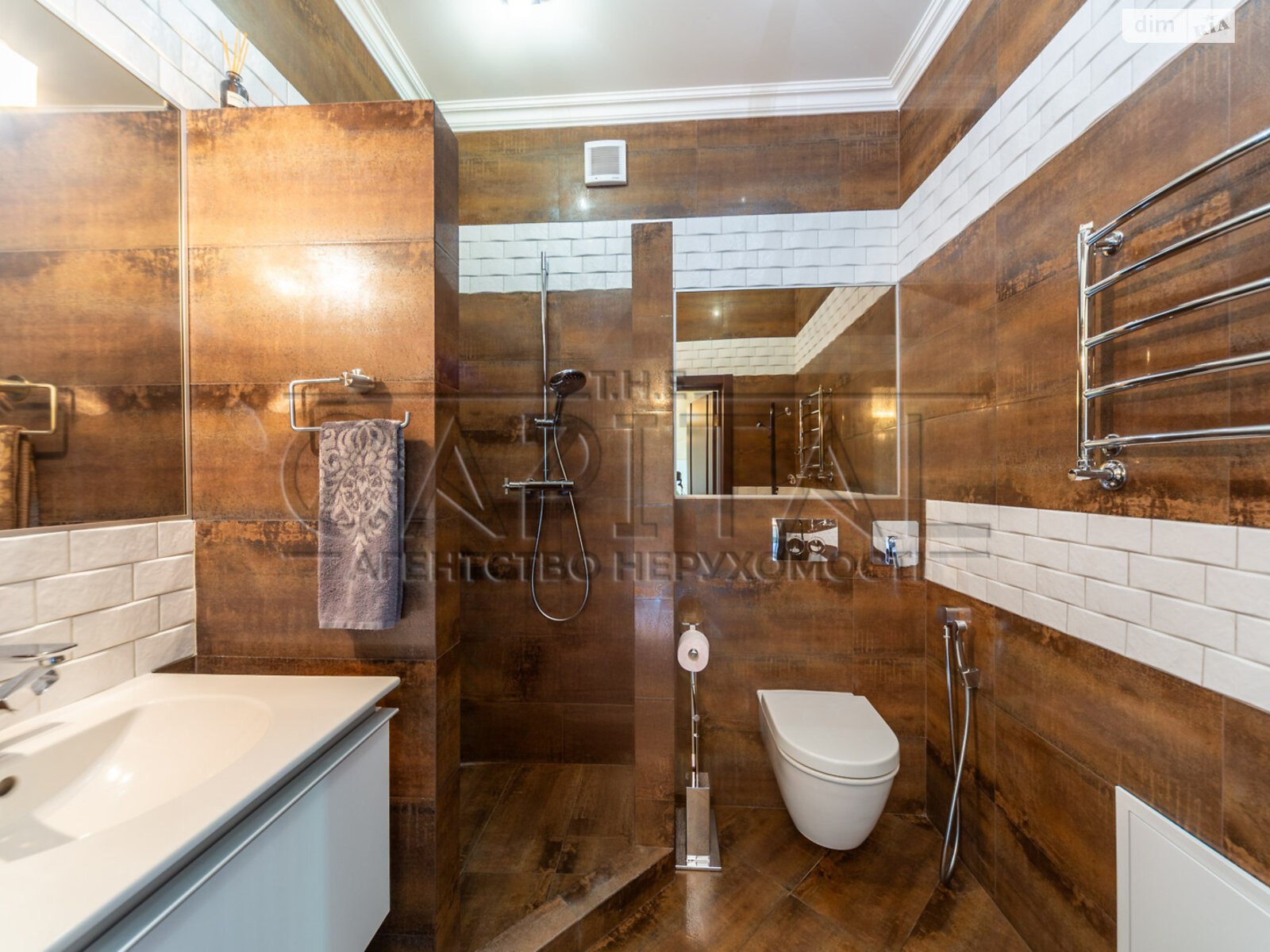 двухэтажный дом с верандой, 229.4 кв. м, кирпич. Продажа в Белогородке фото 1 двухэтажный дом с верандой, 229.4 кв. м, кирпич. Продажа в Белогородке фото 1