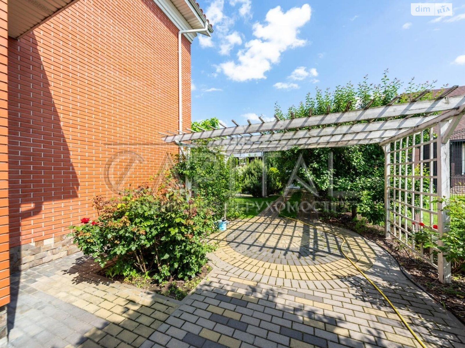 двухэтажный дом с гаражом, 229.4 кв. м, кирпич. Продажа в Белогородке фото 1 двухэтажный дом с гаражом, 229.4 кв. м, кирпич. Продажа в Белогородке фото 1
