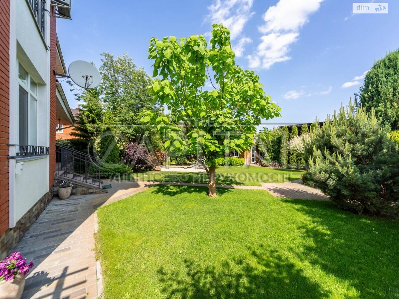 двухэтажный дом с гаражом, 229.4 кв. м, кирпич. Продажа в Белогородке фото 1 двухэтажный дом с гаражом, 229.4 кв. м, кирпич. Продажа в Белогородке фото 1