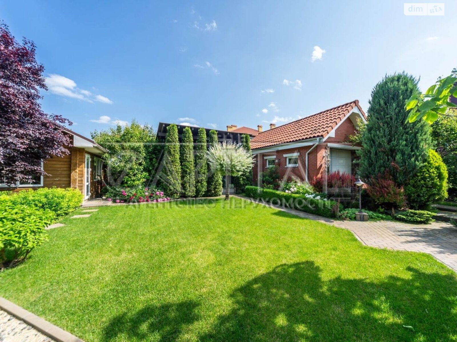 двухэтажный дом с гаражом, 229.4 кв. м, кирпич. Продажа в Белогородке фото 1 двухэтажный дом с гаражом, 229.4 кв. м, кирпич. Продажа в Белогородке фото 1