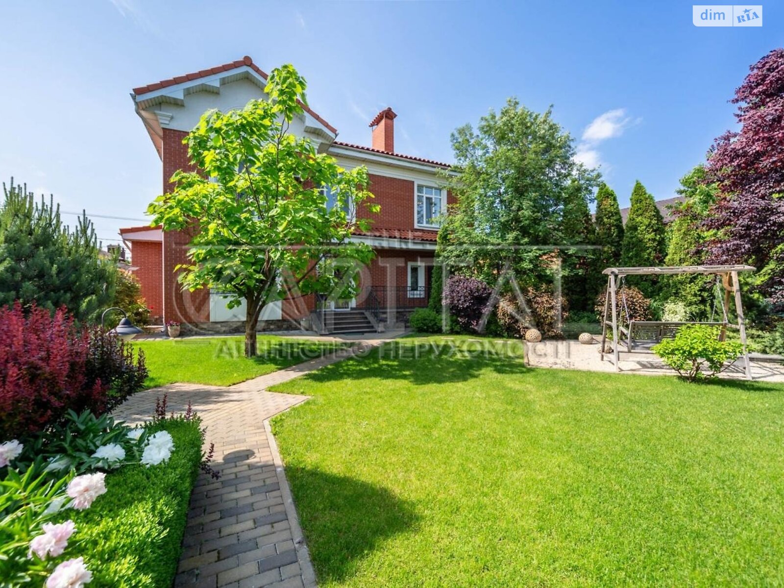 двухэтажный дом с гаражом, 229.4 кв. м, кирпич. Продажа в Белогородке фото 1 двухэтажный дом с гаражом, 229.4 кв. м, кирпич. Продажа в Белогородке фото 1