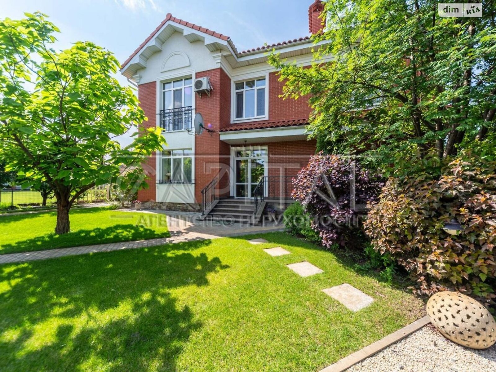 двухэтажный дом с гаражом, 229.4 кв. м, кирпич. Продажа в Белогородке фото 1 двухэтажный дом с гаражом, 229.4 кв. м, кирпич. Продажа в Белогородке фото 1
