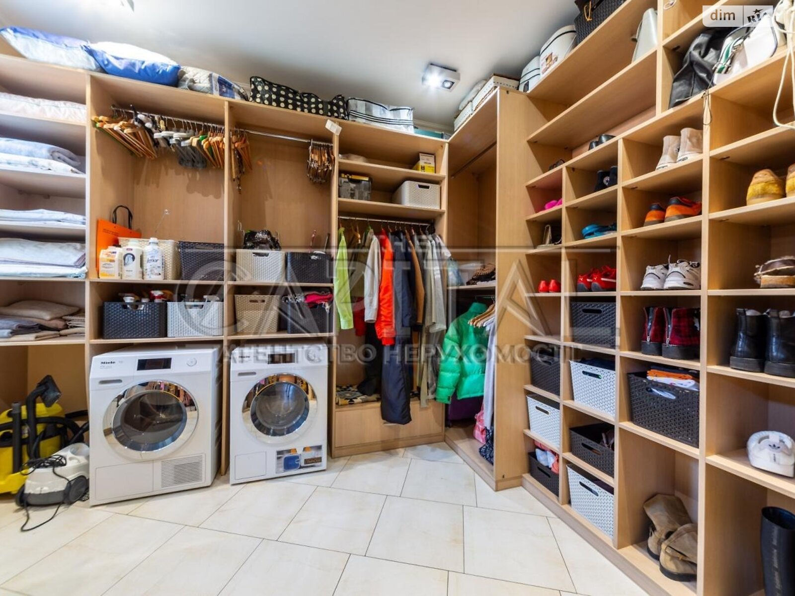 двухэтажный дом с гаражом, 229.4 кв. м, кирпич. Продажа в Белогородке фото 1 двухэтажный дом с гаражом, 229.4 кв. м, кирпич. Продажа в Белогородке фото 1