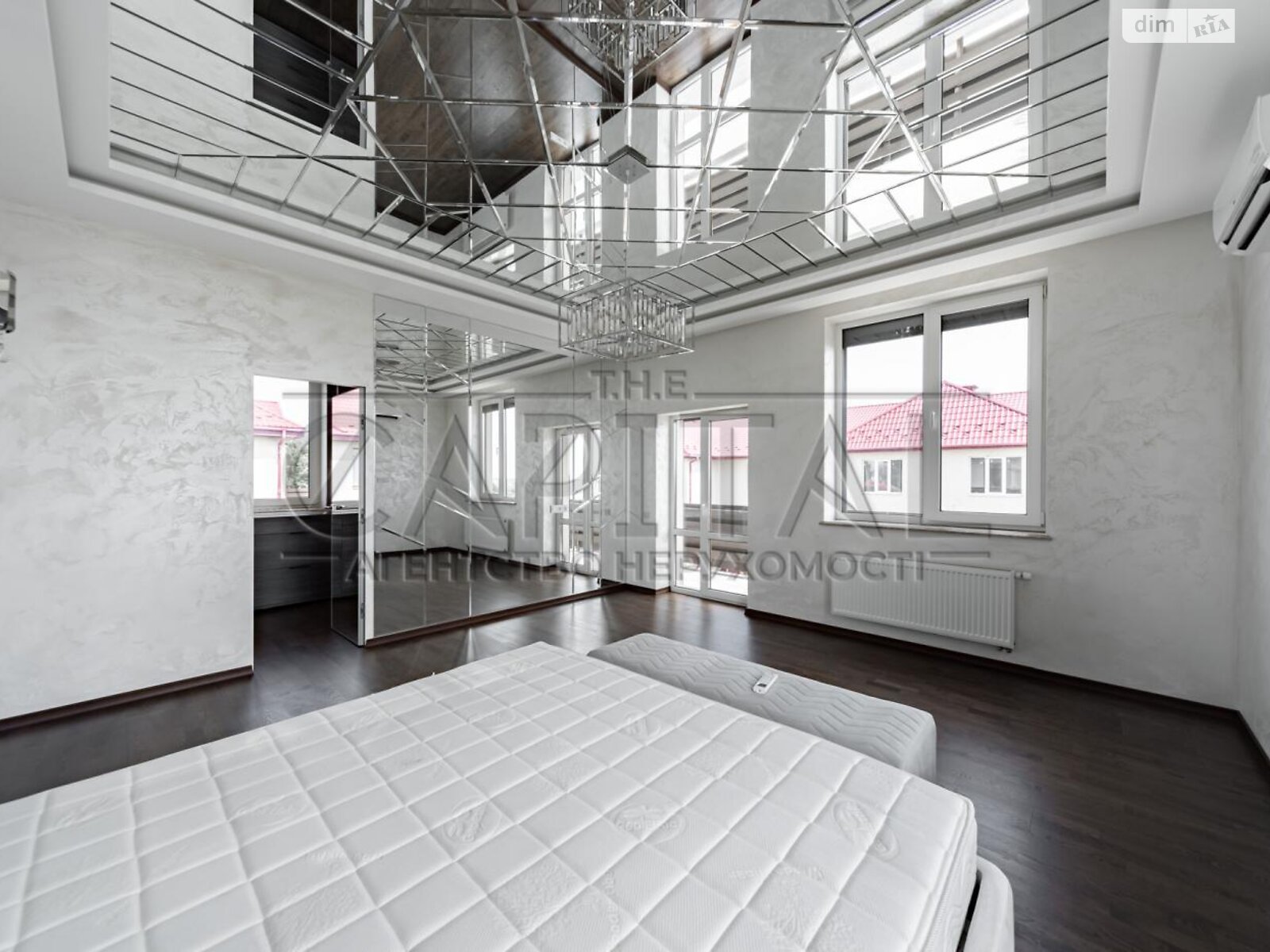 трехэтажный дом с балконом, 320 кв. м, кирпич. Продажа в Белогородке фото 1 трехэтажный дом с балконом, 320 кв. м, кирпич. Продажа в Белогородке фото 1