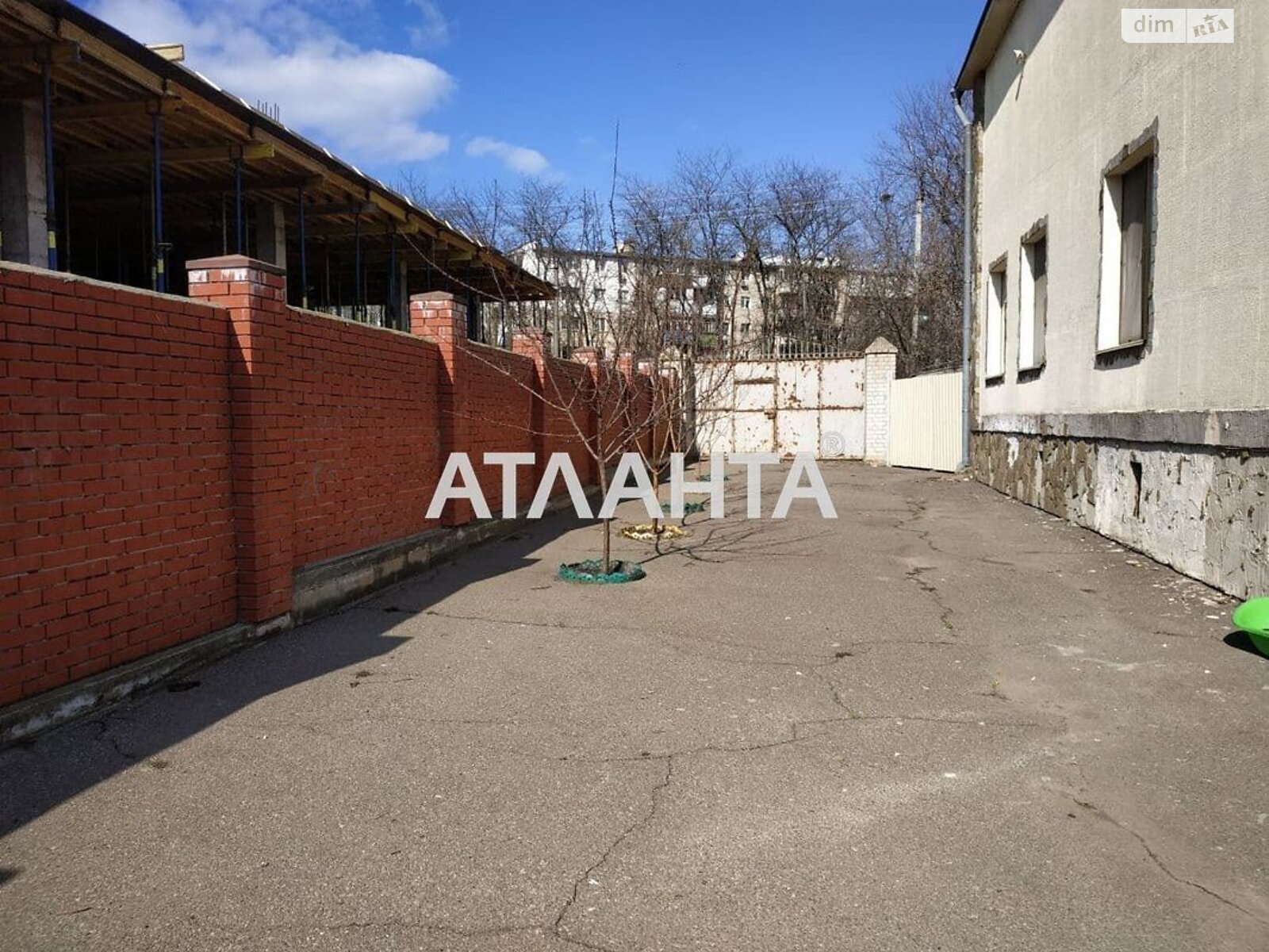 трехэтажный дом, 680 кв. м, кирпич. Продажа в undefined (Одесская обл.) фото 1