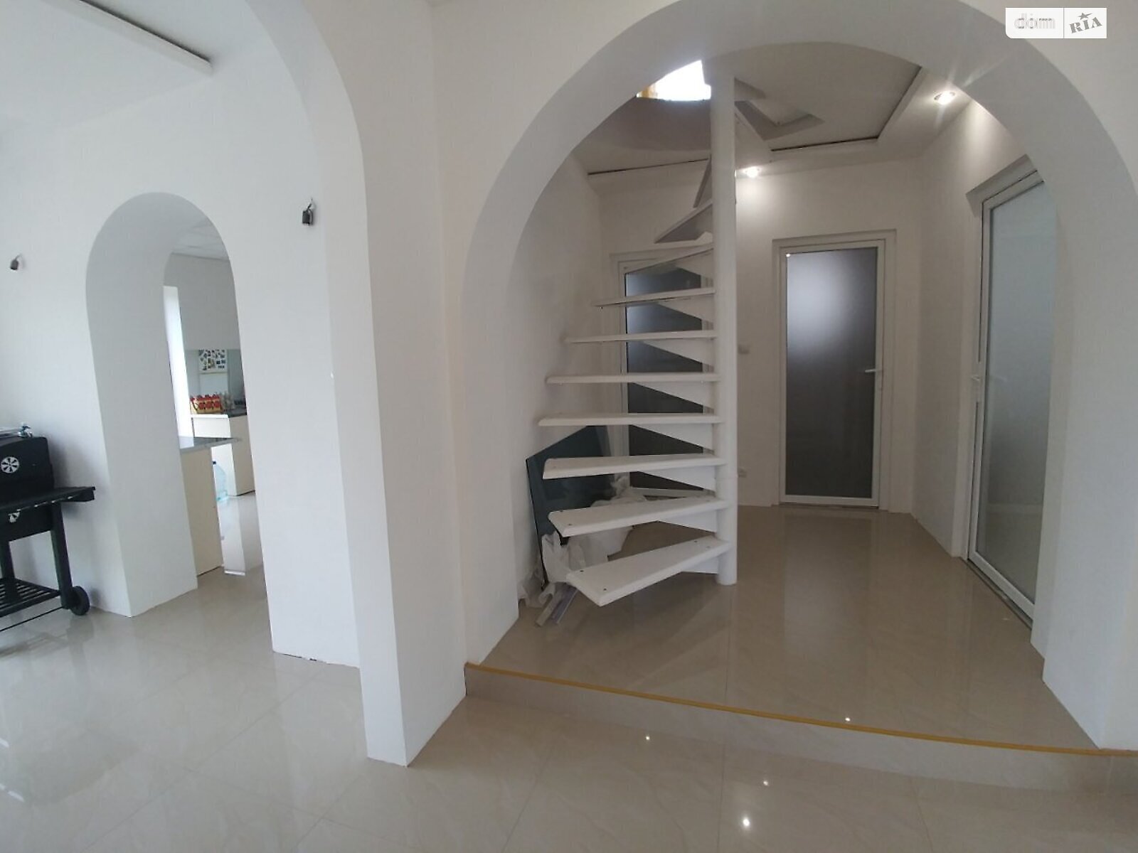 трехэтажный дом с гаражом, 180 кв. м, кирпич. Продажа в Берегове район Берегово фото 1 трехэтажный дом с гаражом, 180 кв. м, кирпич. Продажа в Берегове район Берегово фото 1