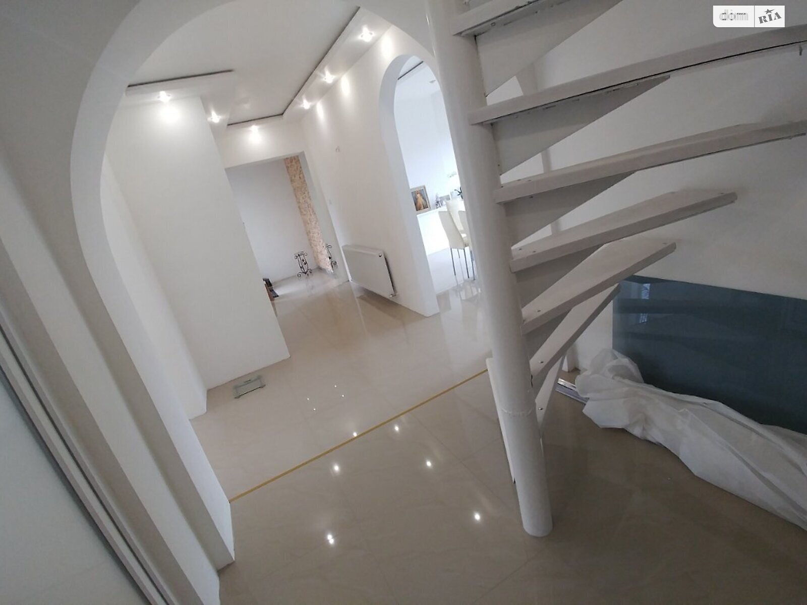 трехэтажный дом с гаражом, 180 кв. м, кирпич. Продажа в Берегове район Берегово фото 1 трехэтажный дом с гаражом, 180 кв. м, кирпич. Продажа в Берегове район Берегово фото 1