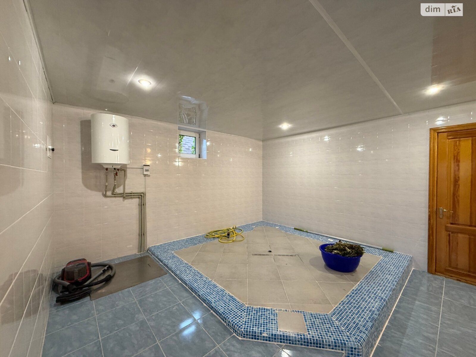 двухэтажный дом с верандой, 248 кв. м, кирпич. Продажа в Березани фото 1