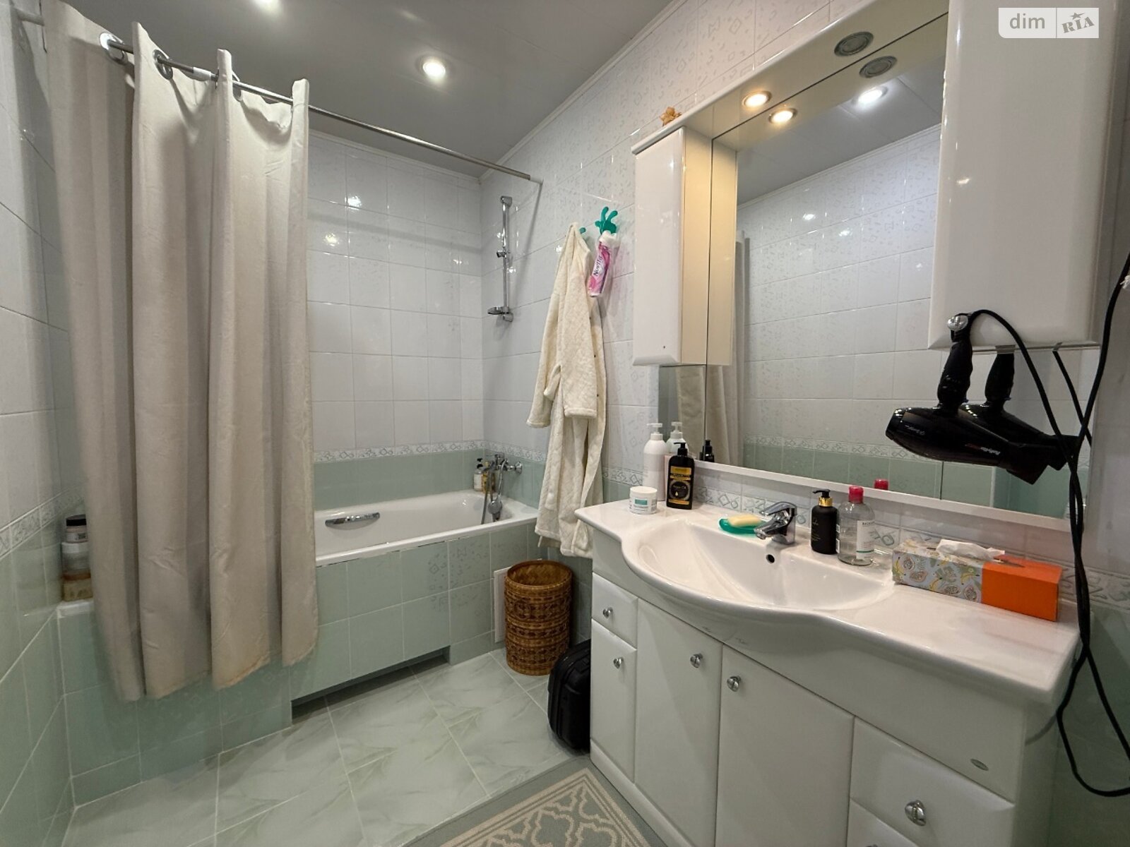 двухэтажный дом с верандой, 248 кв. м, кирпич. Продажа в Березани фото 1