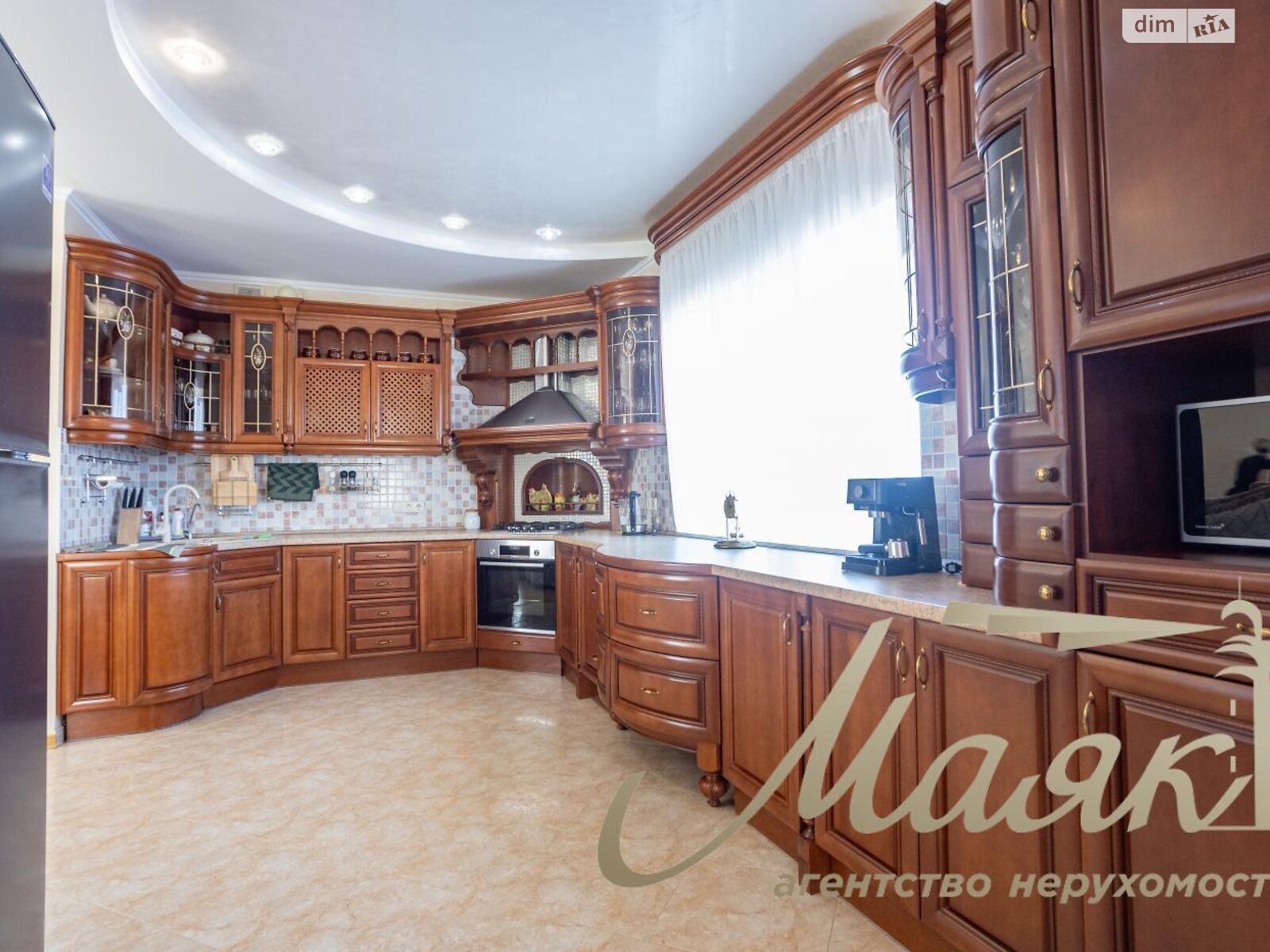 триповерховий будинок з гаражем, 250 кв. м, цегла. Продаж у Березівці фото 1 триповерховий будинок з гаражем, 250 кв. м, цегла. Продаж у Березівці фото 1