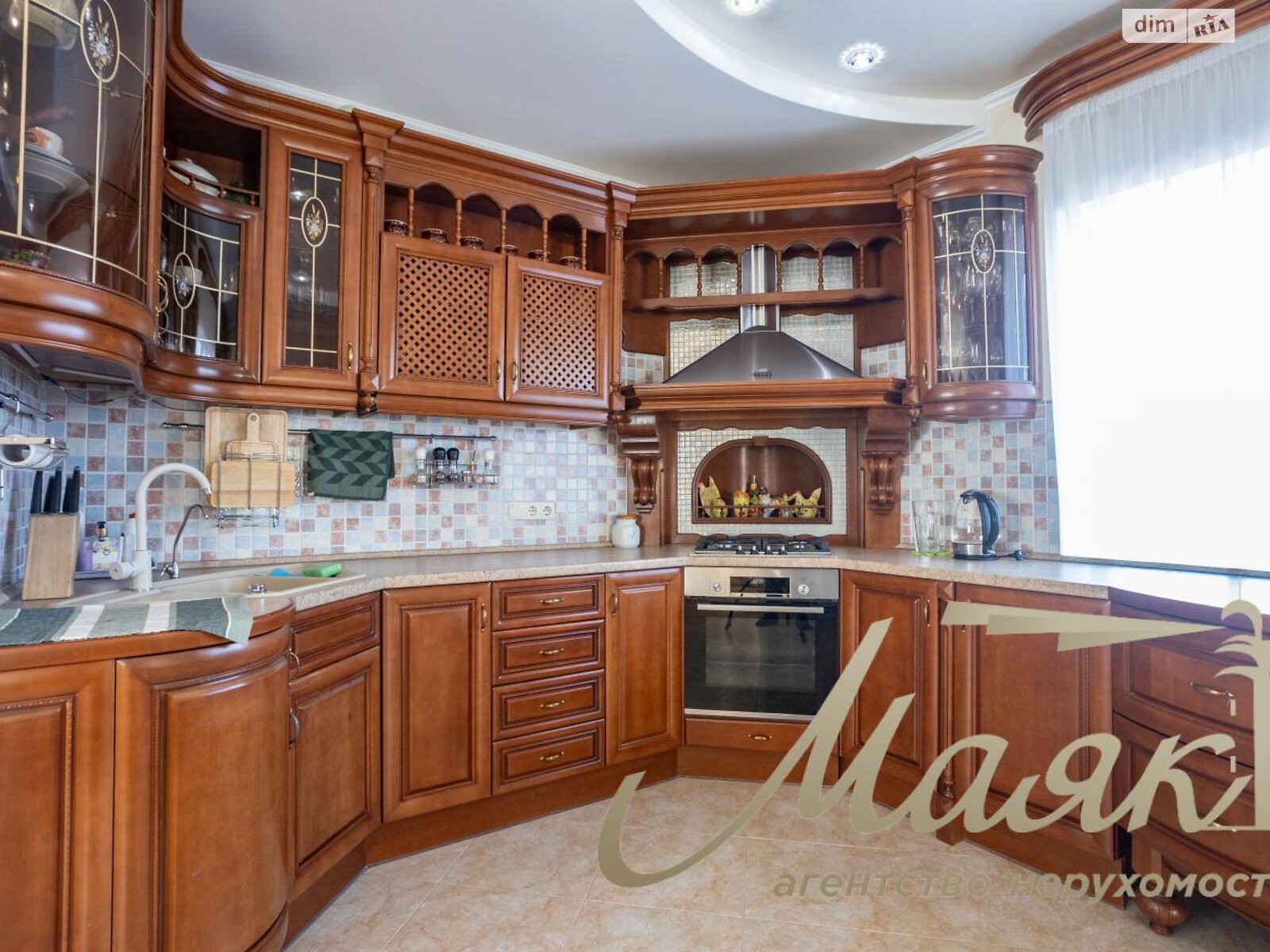 триповерховий будинок з гаражем, 250 кв. м, цегла. Продаж у Березівці фото 1 триповерховий будинок з гаражем, 250 кв. м, цегла. Продаж у Березівці фото 1