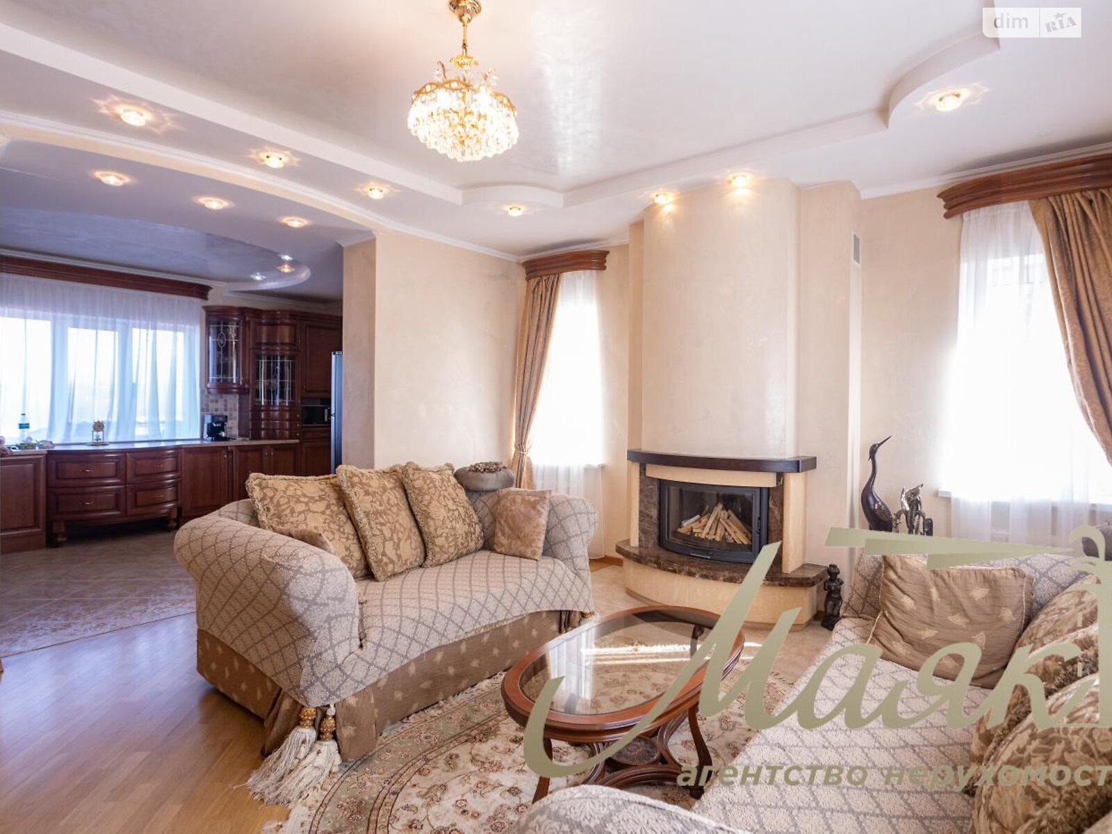 триповерховий будинок з гаражем, 250 кв. м, цегла. Продаж у Березівці фото 1 триповерховий будинок з гаражем, 250 кв. м, цегла. Продаж у Березівці фото 1