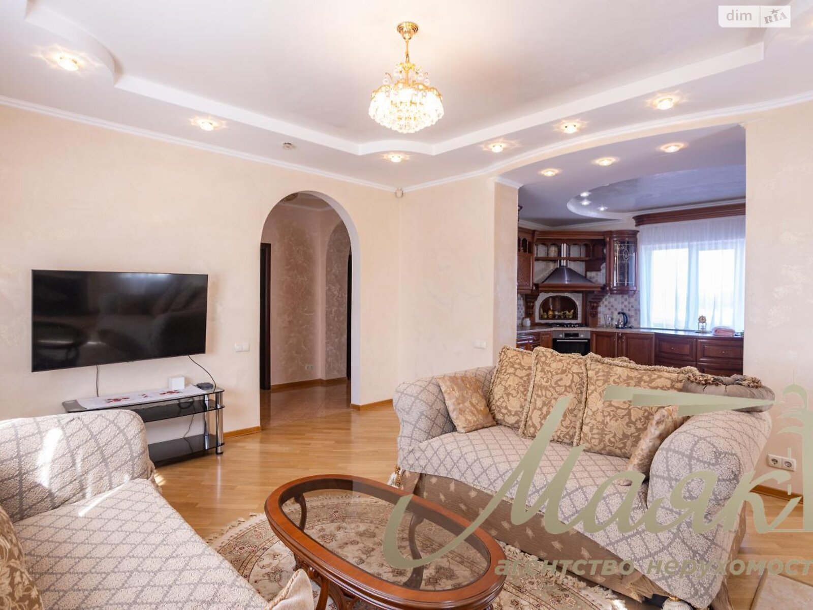триповерховий будинок з гаражем, 250 кв. м, цегла. Продаж у Березівці фото 1 триповерховий будинок з гаражем, 250 кв. м, цегла. Продаж у Березівці фото 1