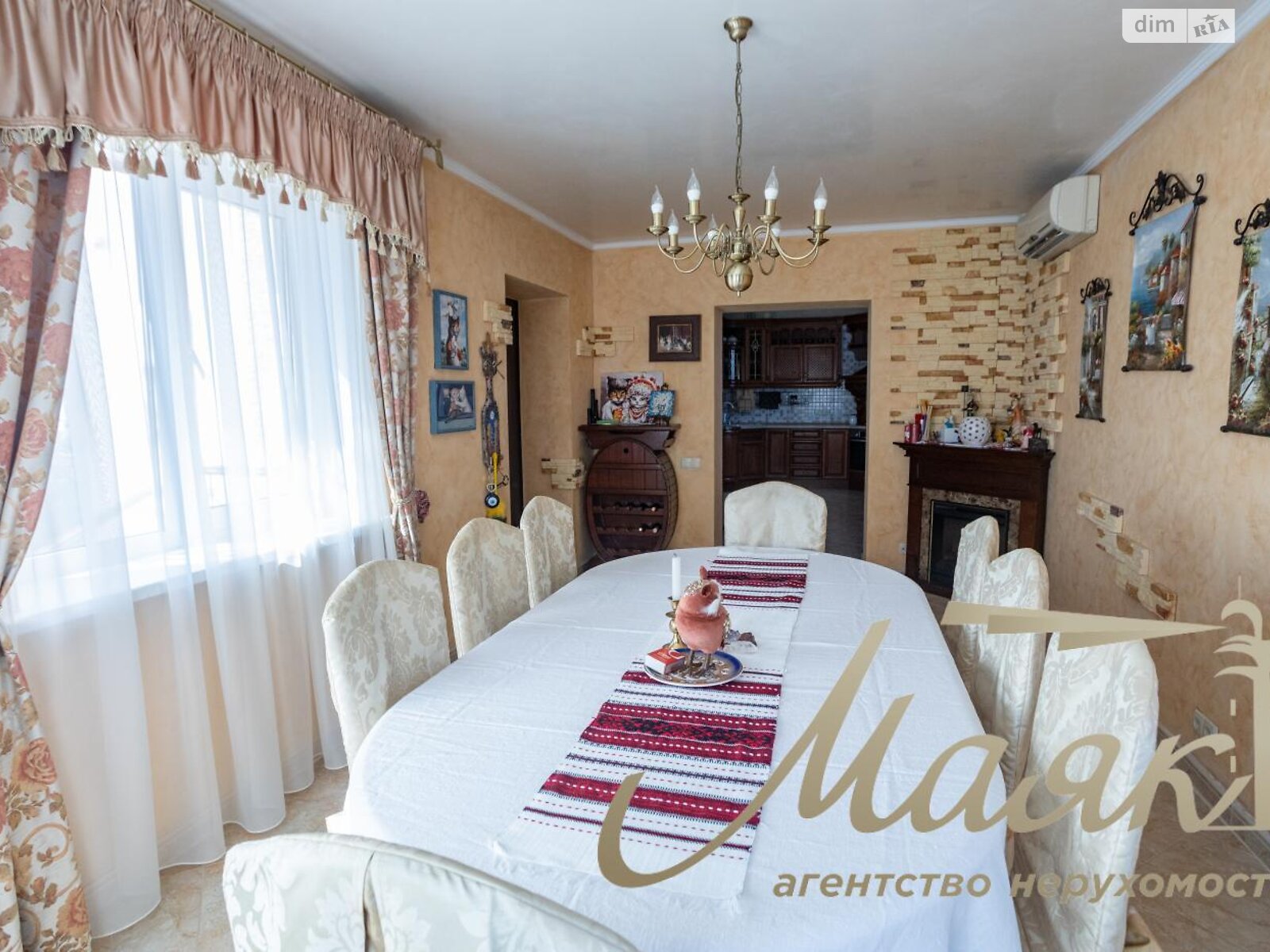 триповерховий будинок з гаражем, 250 кв. м, цегла. Продаж у Березівці фото 1 триповерховий будинок з гаражем, 250 кв. м, цегла. Продаж у Березівці фото 1