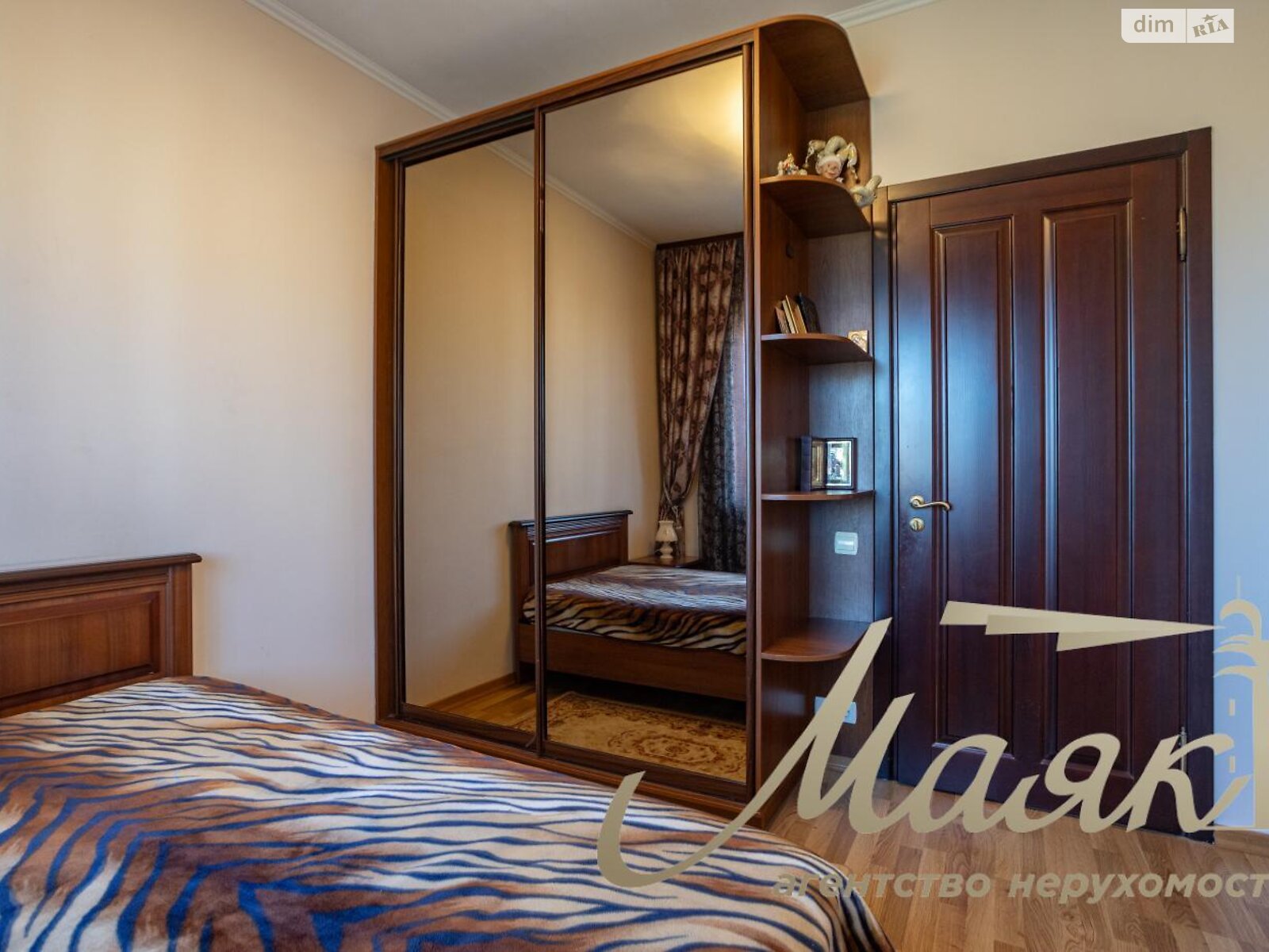 триповерховий будинок з гаражем, 250 кв. м, цегла. Продаж у Березівці фото 1 триповерховий будинок з гаражем, 250 кв. м, цегла. Продаж у Березівці фото 1