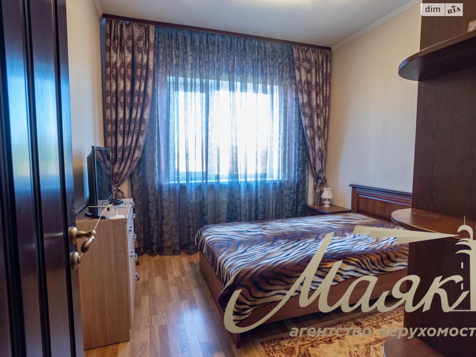 триповерховий будинок з гаражем, 250 кв. м, цегла. Продаж у Березівці фото 1 триповерховий будинок з гаражем, 250 кв. м, цегла. Продаж у Березівці фото 1