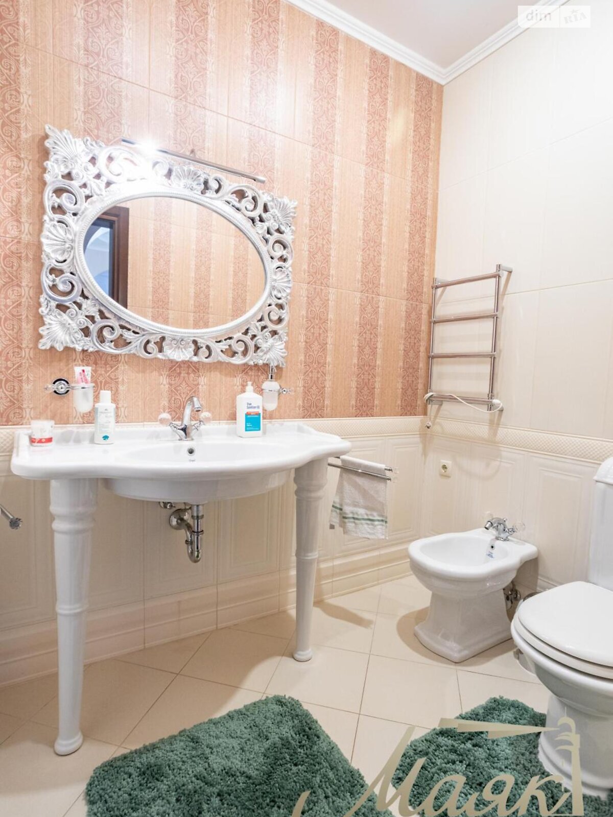 триповерховий будинок з гаражем, 250 кв. м, цегла. Продаж у Березівці фото 1 триповерховий будинок з гаражем, 250 кв. м, цегла. Продаж у Березівці фото 1