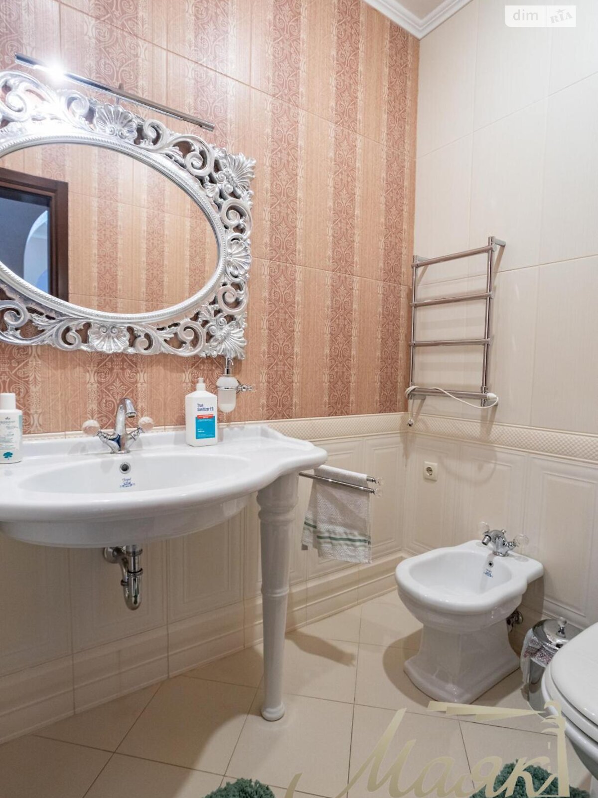 триповерховий будинок з гаражем, 250 кв. м, цегла. Продаж у Березівці фото 1 триповерховий будинок з гаражем, 250 кв. м, цегла. Продаж у Березівці фото 1