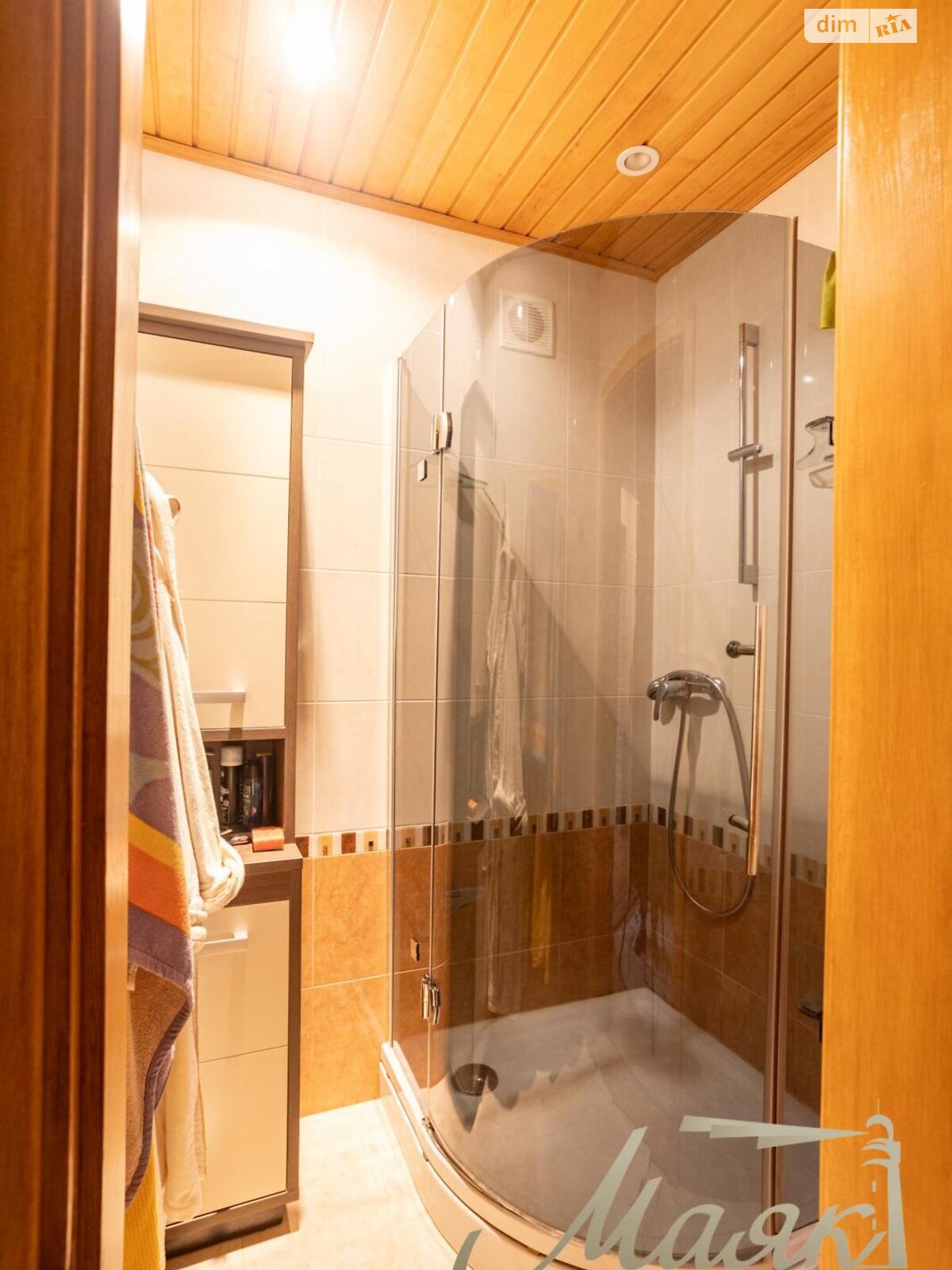 триповерховий будинок з гаражем, 250 кв. м, цегла. Продаж у Березівці фото 1 триповерховий будинок з гаражем, 250 кв. м, цегла. Продаж у Березівці фото 1