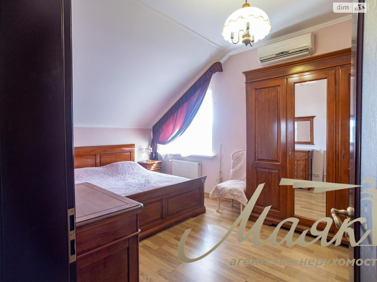 триповерховий будинок з гаражем, 250 кв. м, цегла. Продаж у Березівці фото 1 триповерховий будинок з гаражем, 250 кв. м, цегла. Продаж у Березівці фото 1