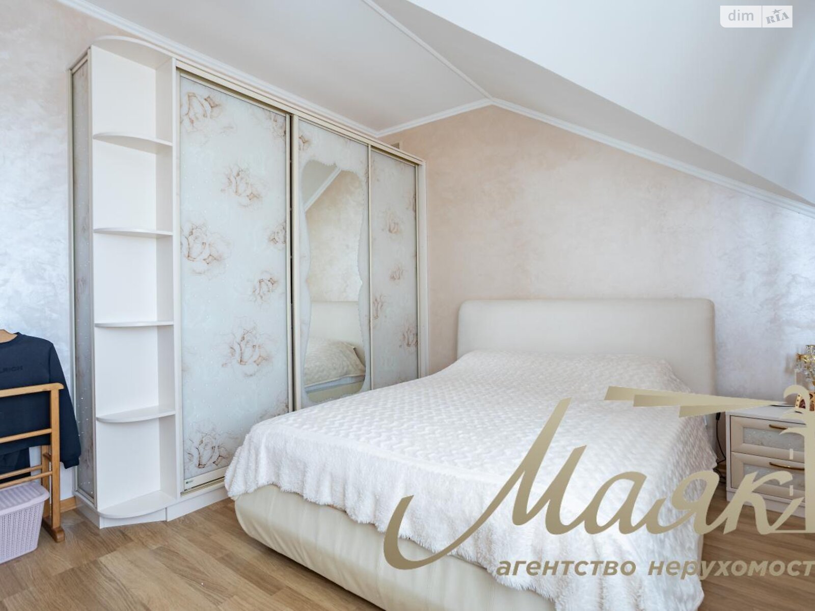 триповерховий будинок з гаражем, 250 кв. м, цегла. Продаж у Березівці фото 1 триповерховий будинок з гаражем, 250 кв. м, цегла. Продаж у Березівці фото 1